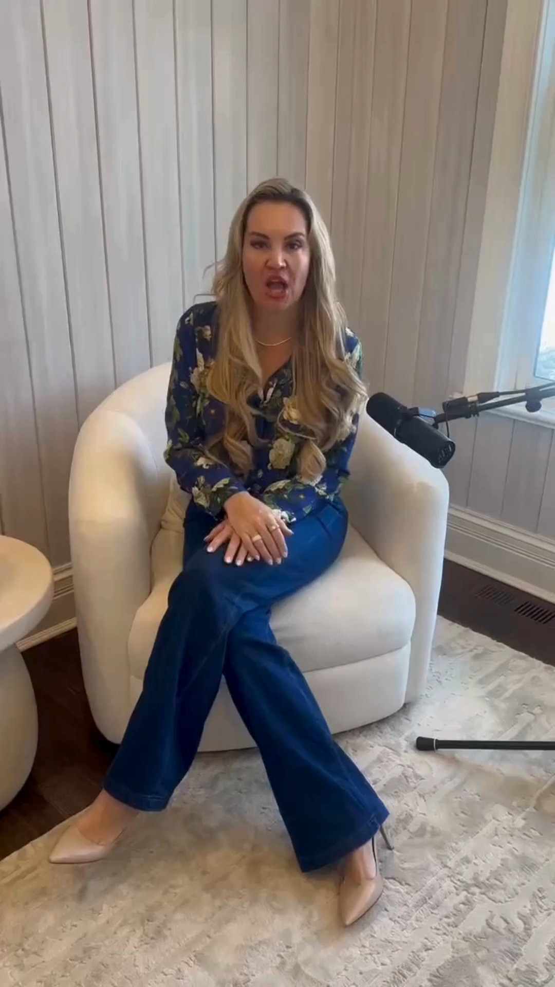 Podcast Room Tour!

Interior define chairs:  https://www.interiordefine.com/living/all-custom-chairs/fiona-custom-upholstered-swivel-chair?material-type=578563&options-20521=578563&sku=FION.FABRIC.CHAR.SWIVEL.ROY-006
Color: Blanc
Fabric: Performance Vintage Velvet

Flowers: https://www.lafleurbouquets.com/collections/roses/products/grandiose-roses?variant=44435620462836
Color: Cherished Love 

 #LTKdayinmylife #LTKvlog #LTKHome