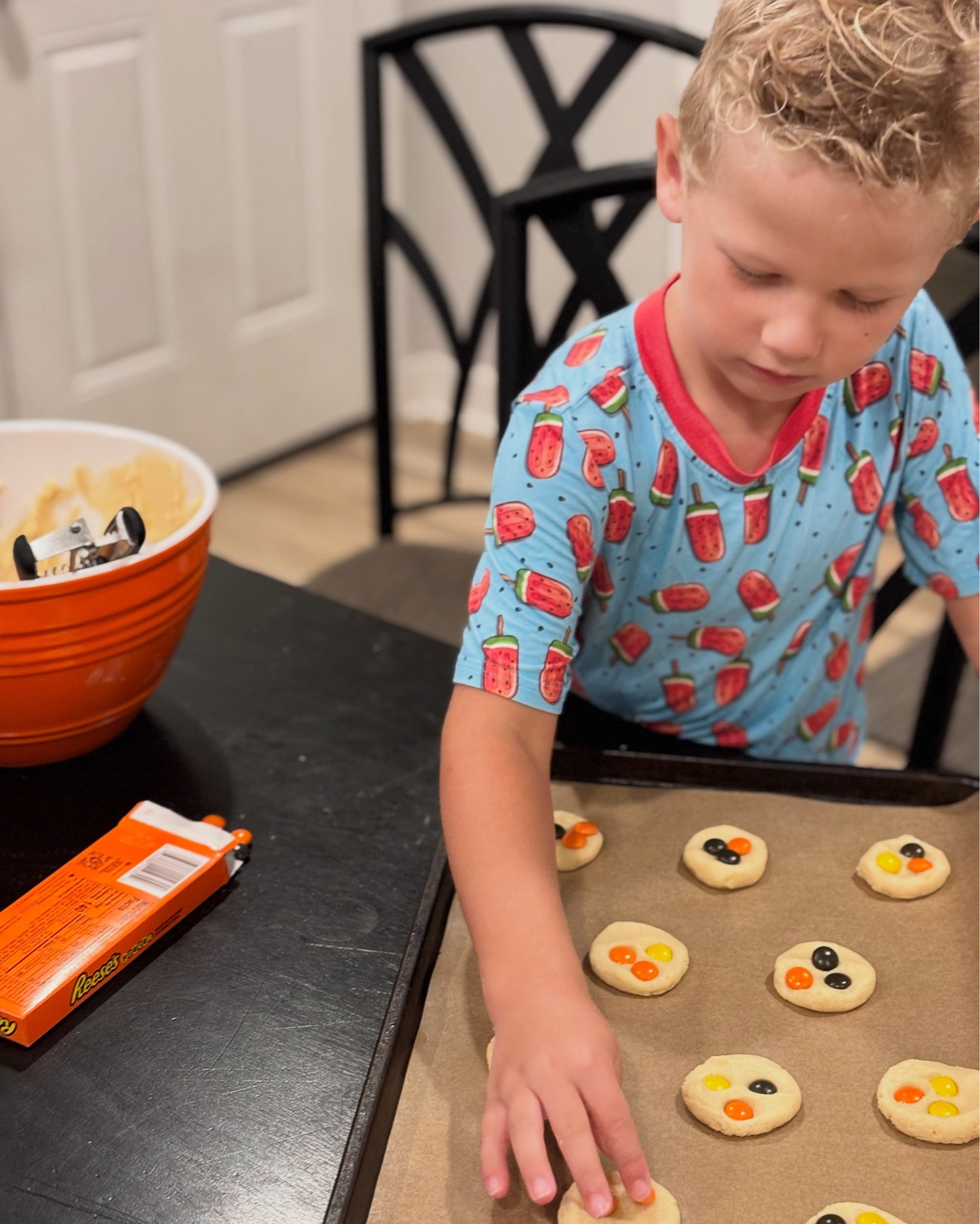 Making sugar cookies with my little guy is the kind of messy fun I actually want to remember. 🍪

And these pre-cut parchment sheets from @gusto.ware make baking SO much easier—no cutting parchment, no measuring, just grab a sheet and get baking. 

We topped ours with Reese’s Pieces because… obviously. 😂

#gustoware #gustowarepartner #momlife #bakingwithkids #easybaking