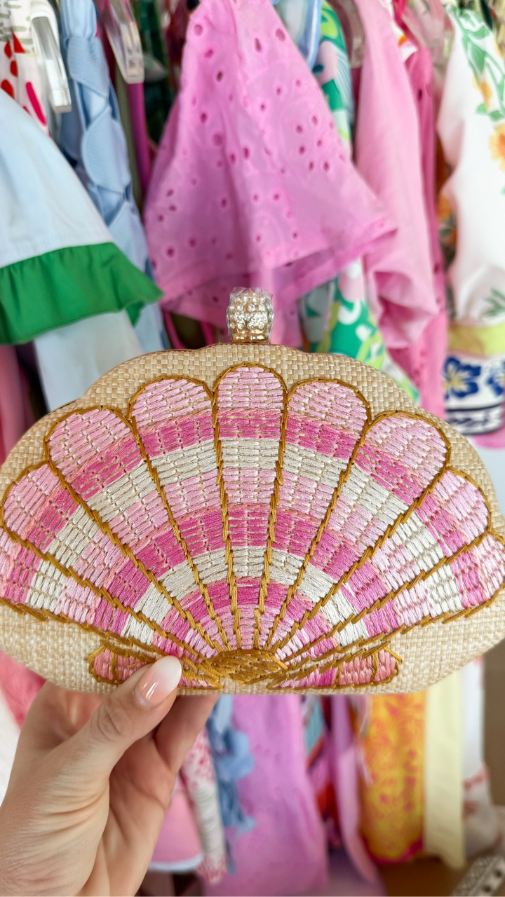 Shell printed clutch 

#LTKootd #LTKgrwm