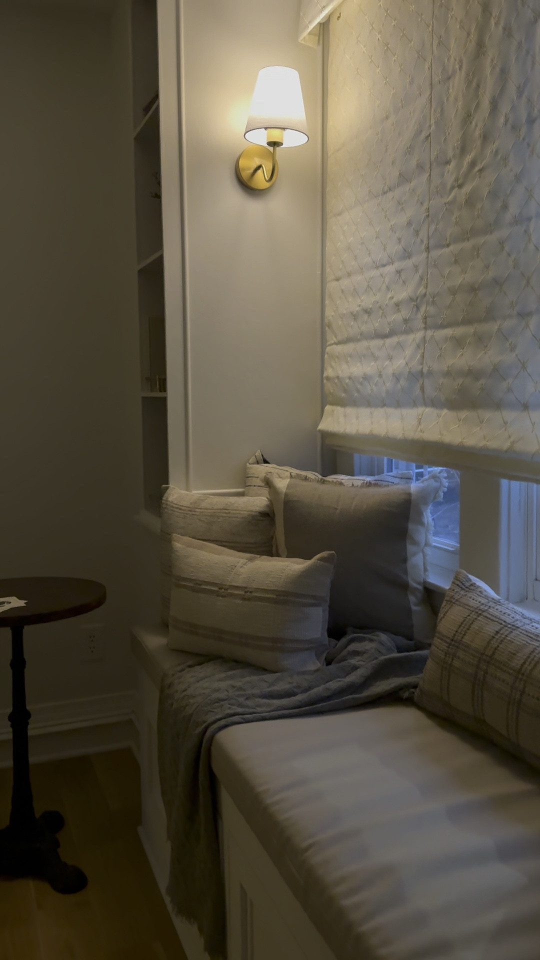 No hardwire sconce and light bulb 

#LTKhome #LTKsalealert #LTKfindsunder50