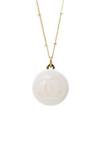 CLAY WHITE CLASSIC CHANEL BUTTON VINTAGE NECKLACE | One Vintage Button