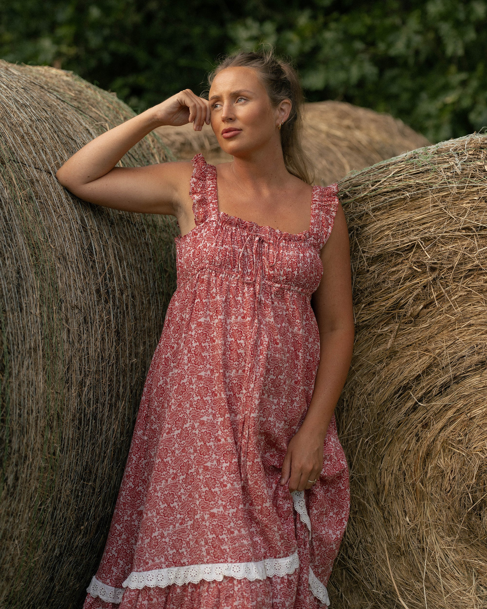 Ivy in Red Paisley | Slow Sunday