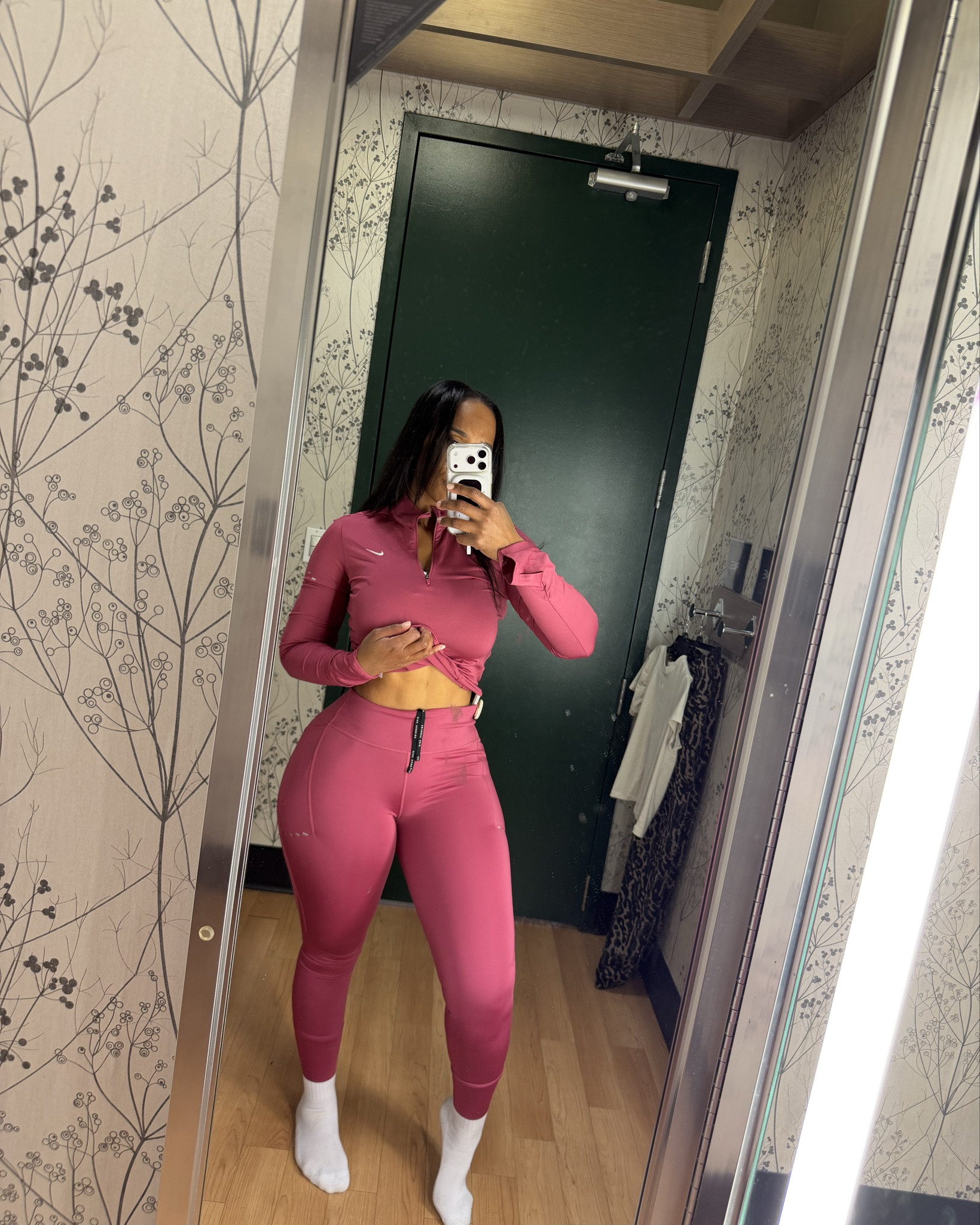 Nike Fits ✔️

I'm 5’7 180lbs 
Top: XSmall
Bottoms: Medium

#LTKStyleTip #LTKActive #LTKMidsize