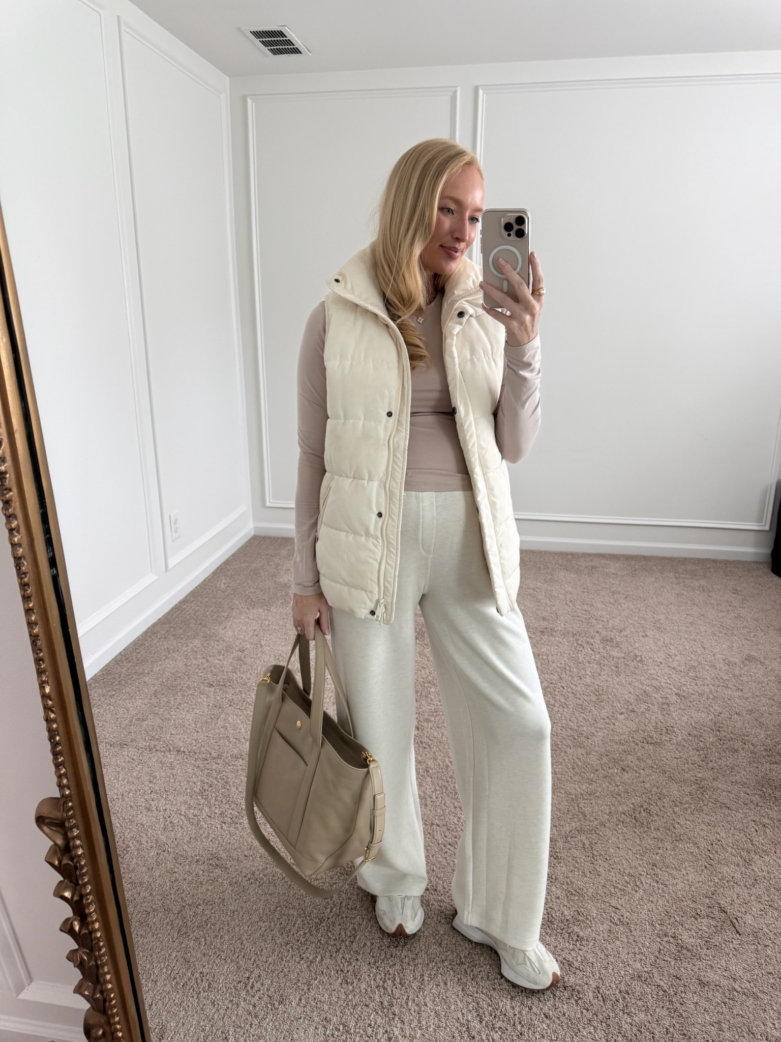 Cute transitional travel outfit from the Nordstrom anniversary sale Nsale finds // travel outfits // comfortable outfits // transitional outfits // fall outfits // casual outfits // athleisure 

#LTKTravel #LTKSaleAlert #LTKFindsUnder100