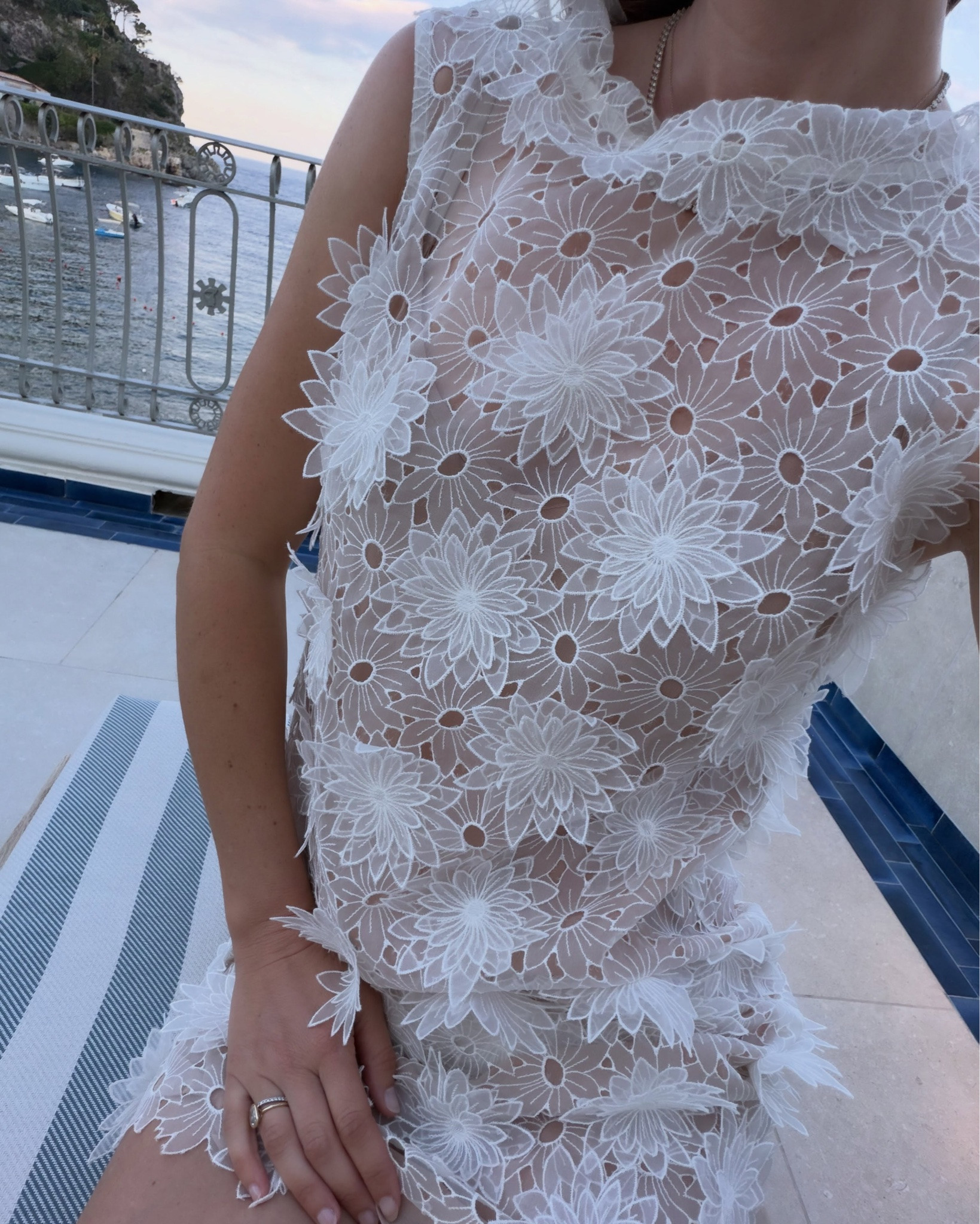 @shopdoen delights. Have a wedding coming up? May I suggest this gorgeous citron floral jacquard dress?! Silky and catches the light just right. ✨