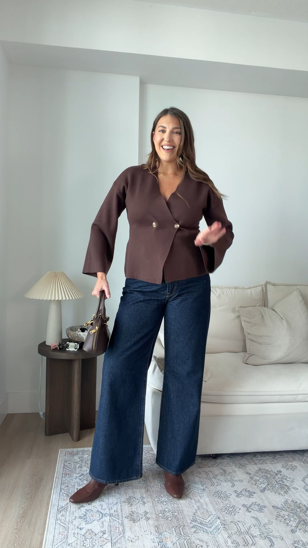 This outfit is giving polished but still comfortable. These wide leg jeans are a dream for taller girls (finally long enough 🙌🏼) and the structured top pulls everything together without feeling stiff. Perfect for errands, lunch, or casual meetings when you still want to look put-together.

Everything linked 🔗

⸻

Keywords:
wide leg jeans for tall women, tall girl jeans, long inseam jeans, dark wash wide leg jeans, fall outfit women, casual chic outfit, everyday outfit inspiration, flattering jeans for curves, amazon fashion find, amazon fall outfit, neutral outfit women, structured top women, polished casual look

#LTKootd #LTKMidsize #LTKWorkwear