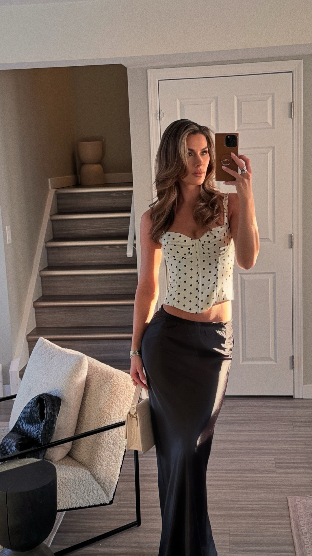 Help me pick a look!! Look 1 or 2 … girls night 🍸

@runawaythelabel 

#Datenightlooks #looksforless #styleme #datenightoutfit #pickalook