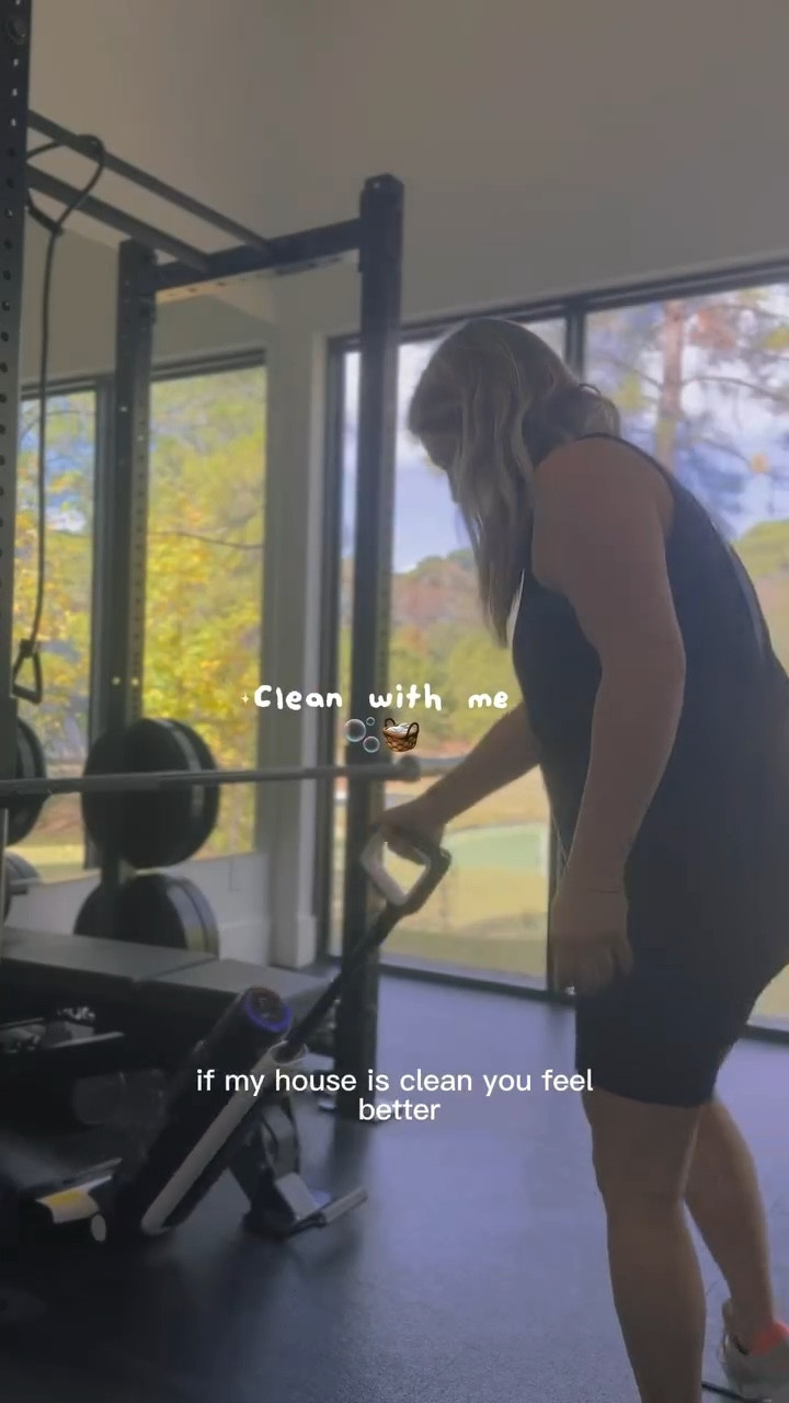 Deep cleaning project of the weekend / gym floor & couches #ahhhh #cleaningmotivation