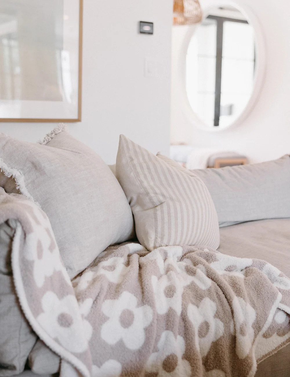 TSC x Madi Nelson: Daisies in Bloom Buttery Blanket | The Styled Collection