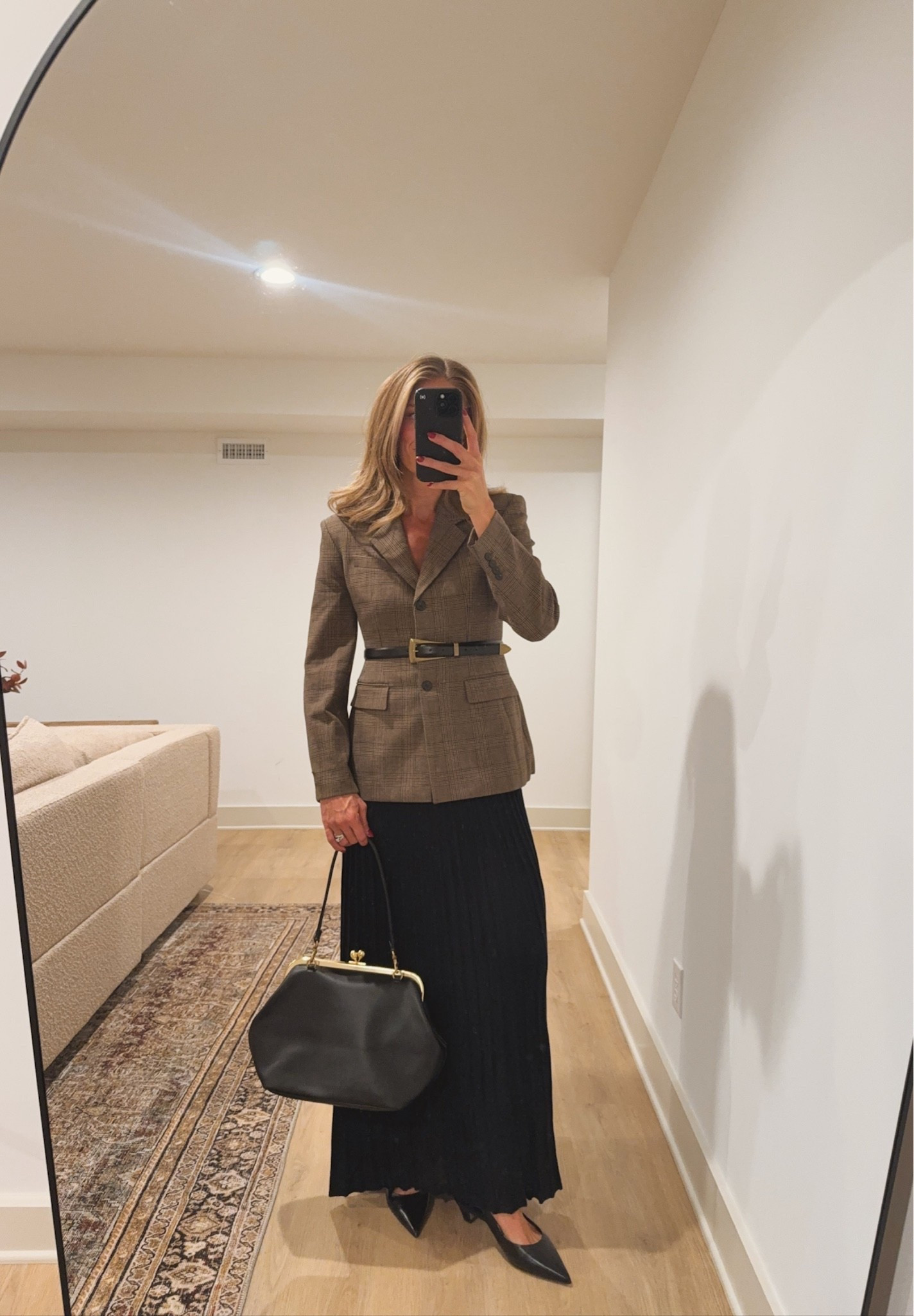 A little fall layering 🤎 A plaid blazer over a black maxi & cinched with a belt for extra shape!