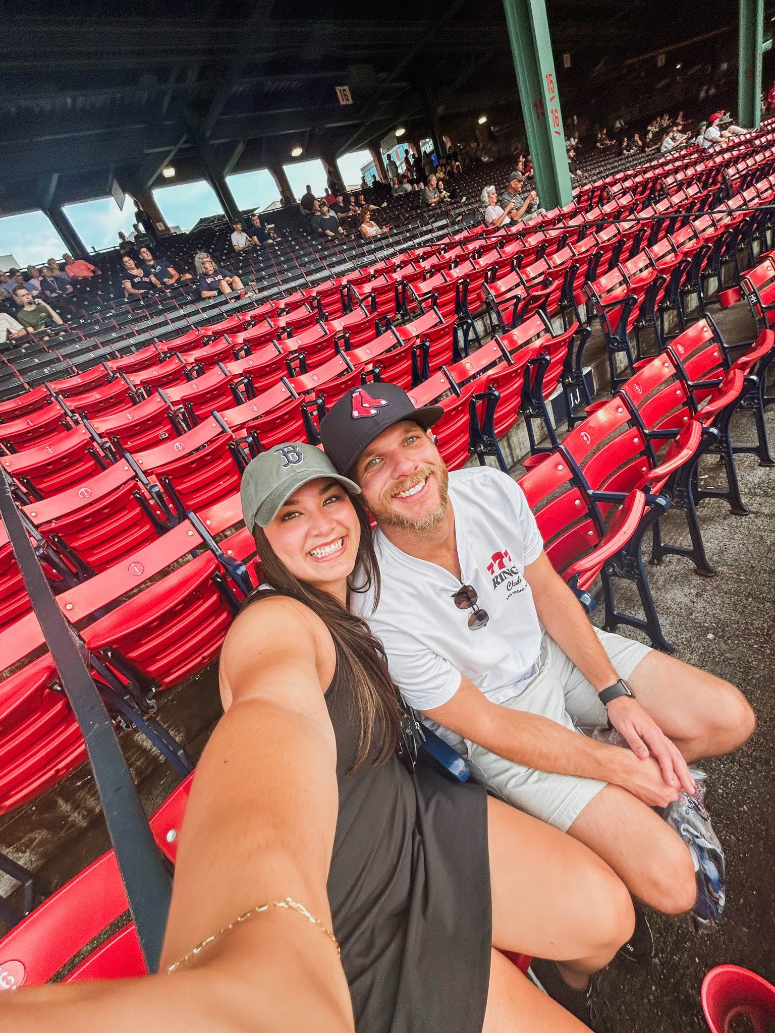 Fenway Park 🏟️🌭

#baseball #outfit #sports

#LTKfindsunder100 #LTKfindsunder50 #LTKstyletip
