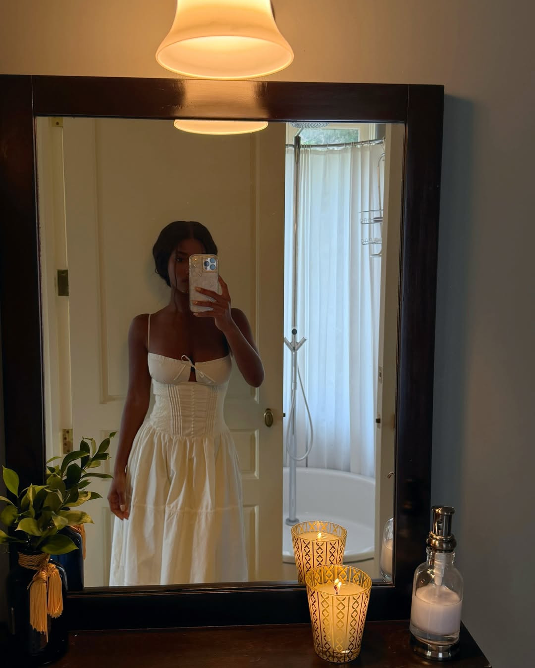 Feeling angelic in this white dress! ✨ and the bathroom lighting was too good to pass up🫢.

Linking similar dresses✨ 

#cottagecore #chic #fashioninspo #OOTD #dressInspo #chicstyle #whitedress #fashionfavorites #outfitInspo #mididress

 

#LTKPetite #LTKStyleTip