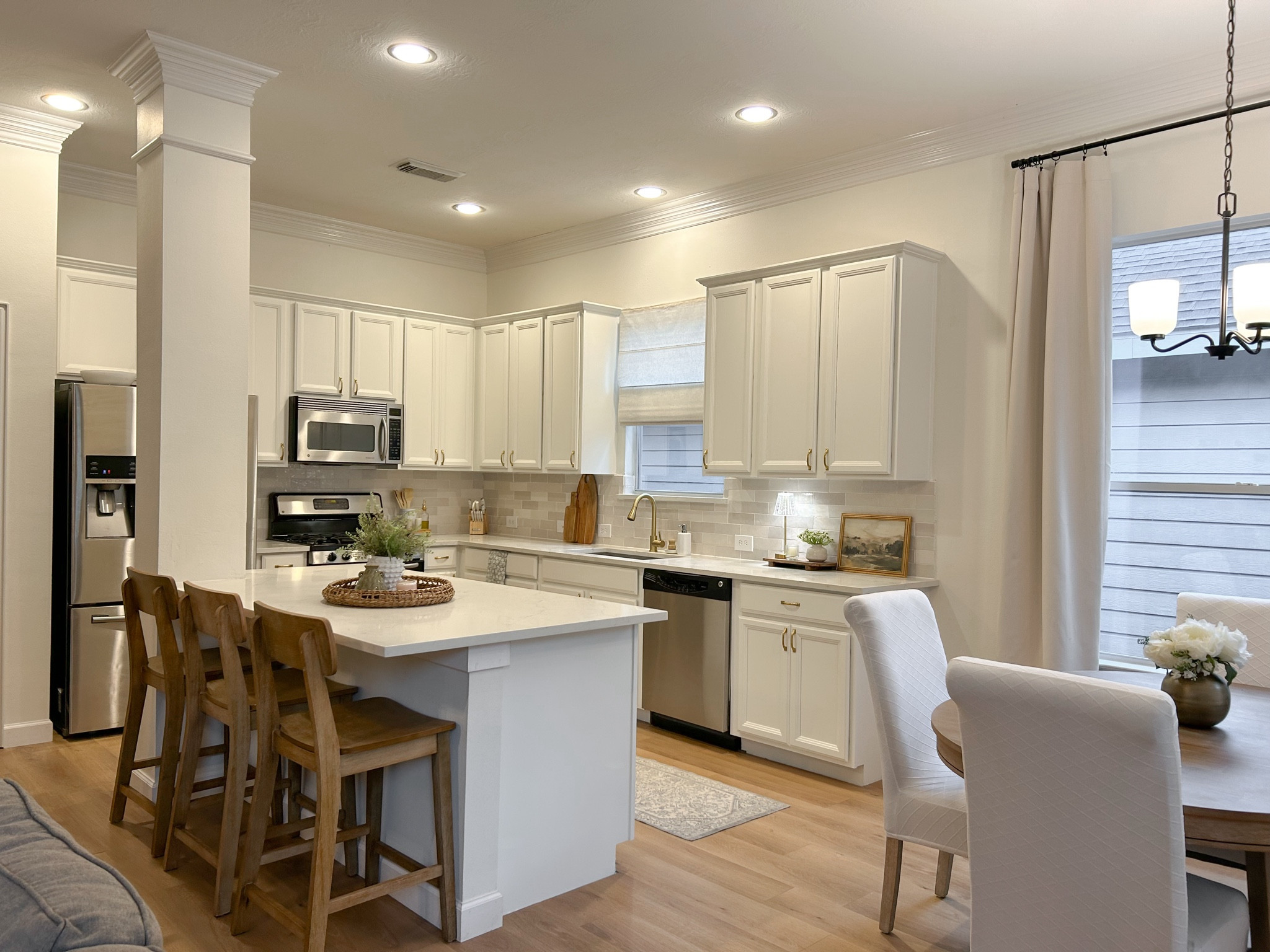 Wood counter stools. Gold cabinet hardware. Kitchen decor. Amazon kitchen finds 

#LTKfindsunder100 #LTKfindsunder50 #LTKhome