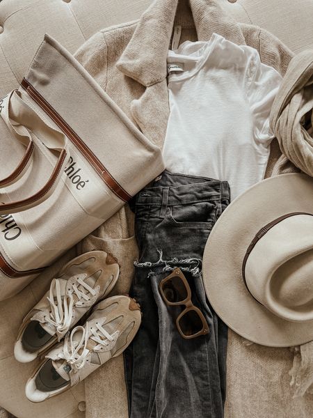 What to wear for a full travel day // Essentials for a comfortable airplane travel outfit. 


#LTKtravel