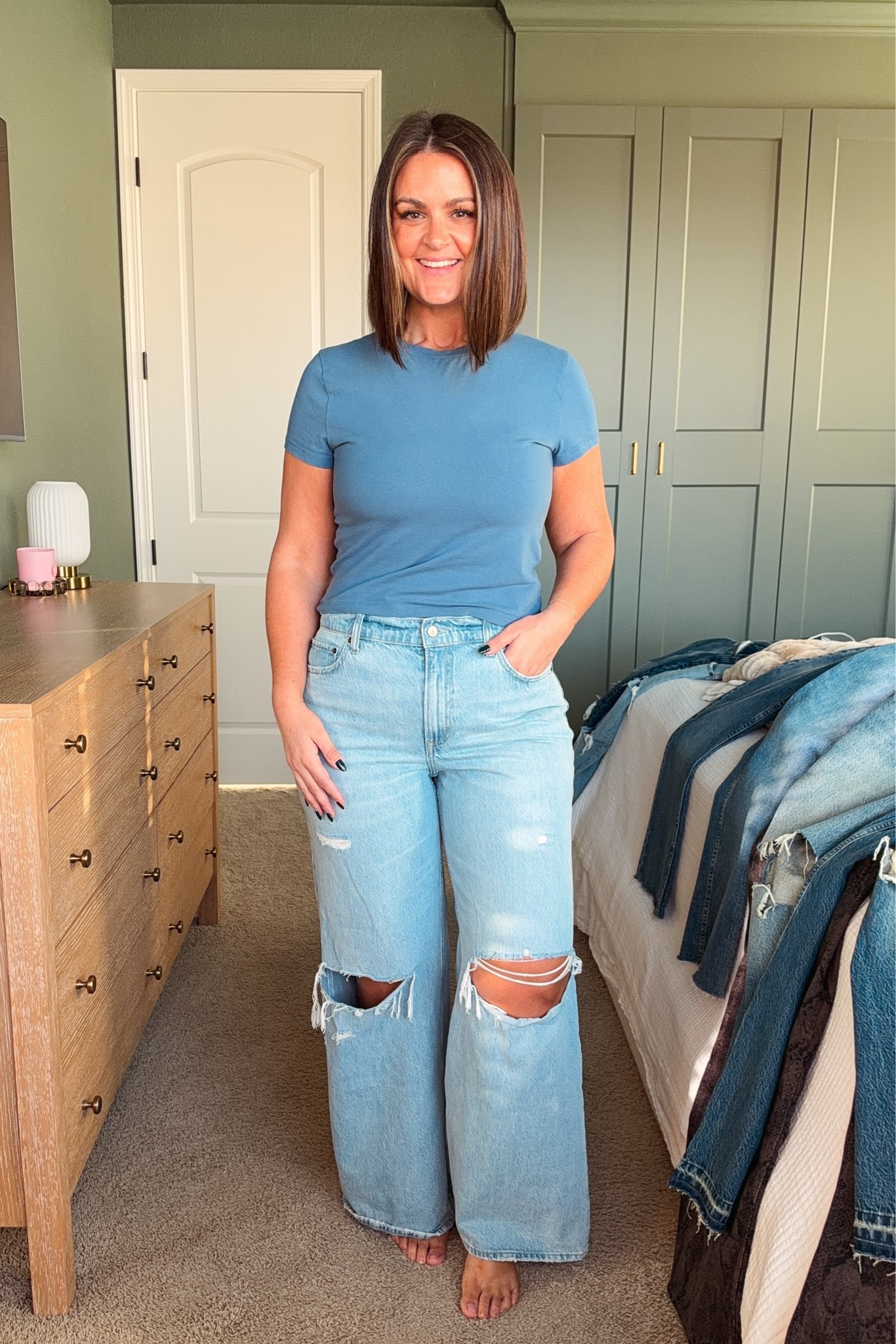 31 regular (true size 12, 5’9, 190lbs)
Tshirt, large

Midsize fashion, curvy friendly denim, wide leg jeans @abercrombie