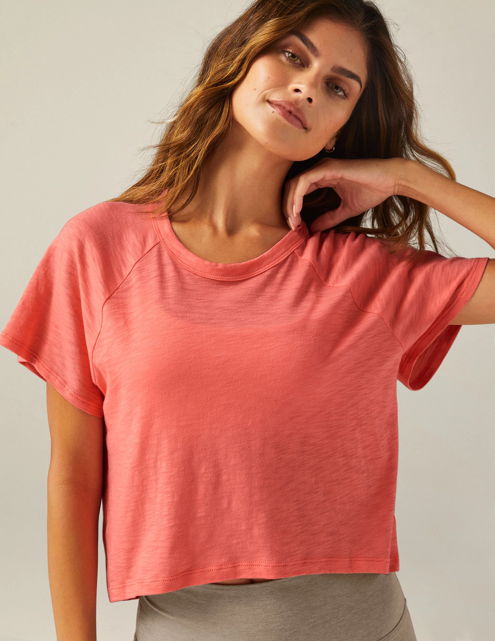 Signature High Low Cropped Tee | Beyond Yoga | Beyond Yoga