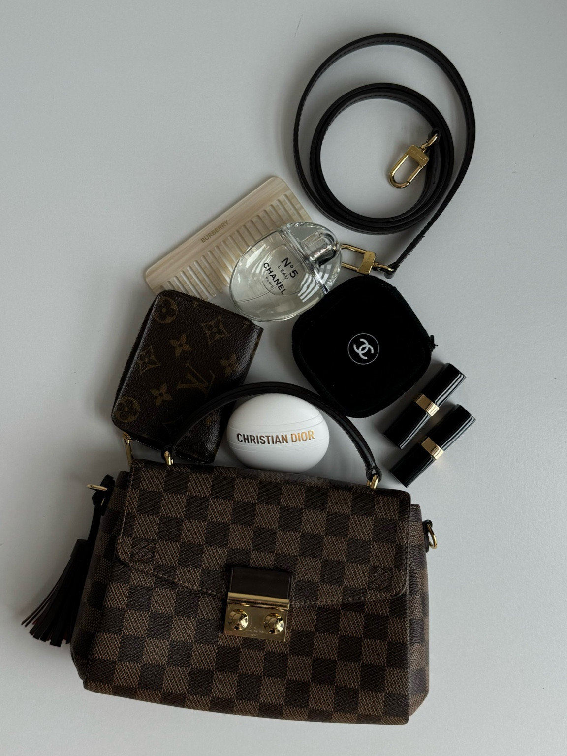The Croisette bag came out in May of 2016 and quickly became a hit. Today, it is still a favorite staple in a lot of wardrobes. And I can see why. I love the top handle and the detachable cross body strap making it the perfect day to night bag. 

Watch me pack my bag for the weekend. 

➡️Silk bag organiser is from @zoomoni_love Shade: Brown 
♥️ Love a discount? Use “LUVMYLUXE” for 20% off 


.
.
.

#wimb #whatsinmybag #wimbreel #lvcroisette #lvdamier #lvdamierebene #louisvuitton #lvbag #lvclassic #lvcollection #lvcollector #lvcommunity #bagcommunity #ugc #ugccreator #baggram #bagsofinstagram #bagblog #bagblogger #bagblog #purseforum #purseblog 


#LTKaustralia #LTKbag