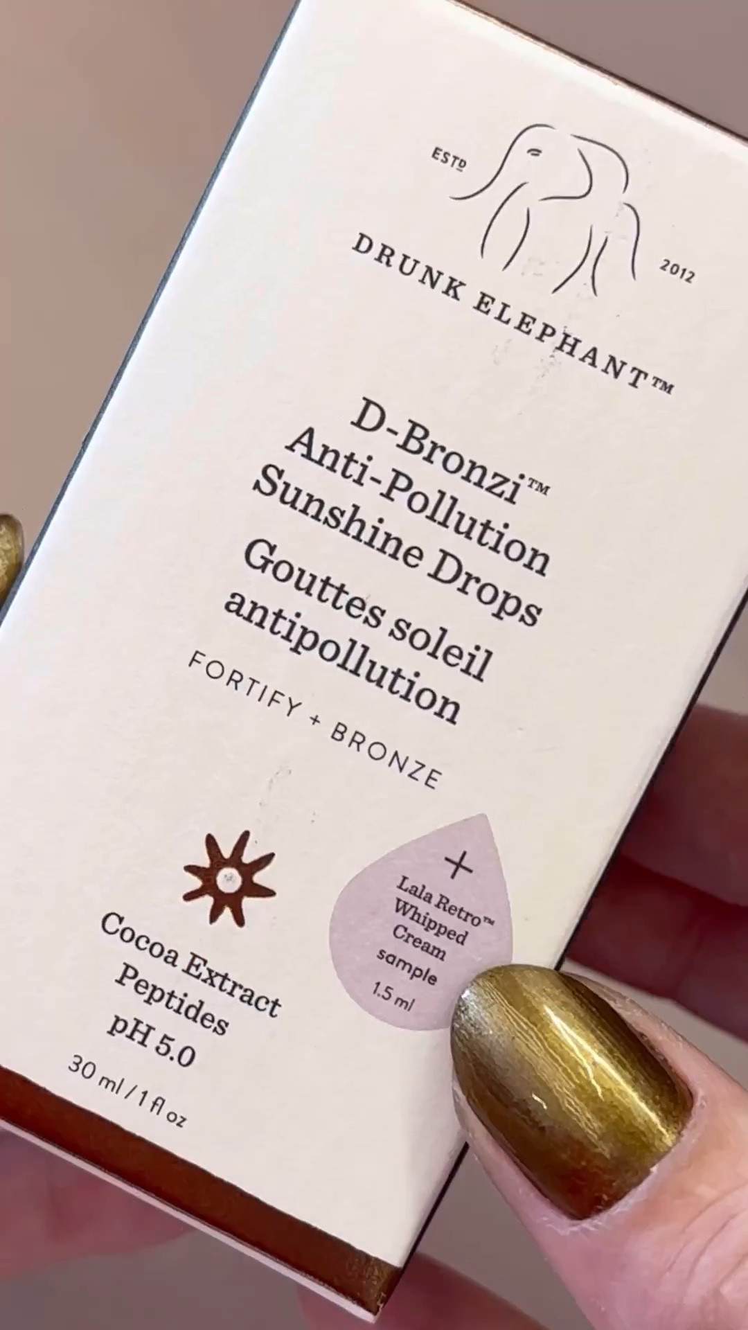 D-Bronzi Anti-Pollution Sunshine Drops Drunk Elephant!

Viralizado e esgotadíssimo, é um “pigmento” que você pode misturar na sua base, ou hidratante e/ou protetor solar, ele proporciona um bronze/iluminado de quem passou dias se bronzeando e tá com a pele super bronzeada e mega saudável! Sim, ele vale todo o “HYPE”. Só posso dizer que estou apaixonada. E muito feliz que finalmente consegui comprar o meu, hahahaha! 💗🛍️

#LTKbrasil #LTKbeauty