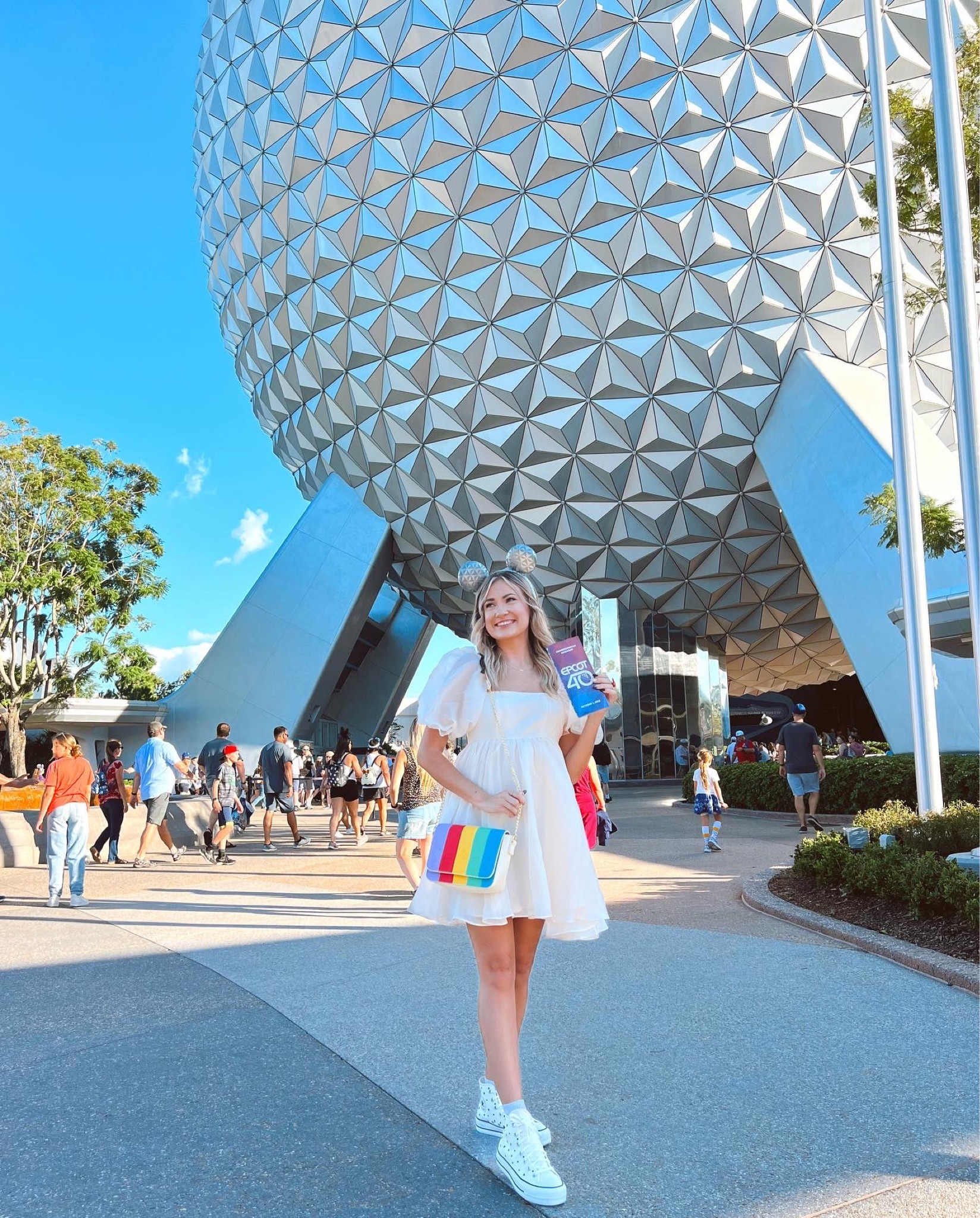 epcot’s 40th 🌐🤍✨🎉

#LTKtravel #LTKHoliday #LTKunder100