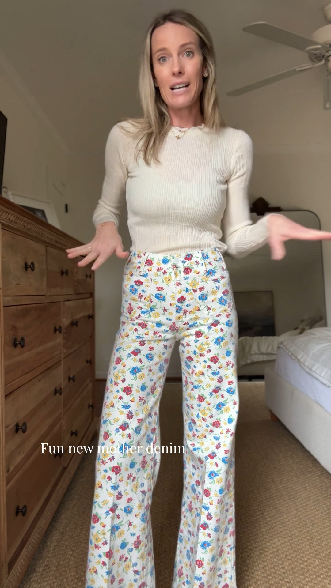 Size 26! Stretchy and the easiest statement. Love with  white tee and sandals for spring! 