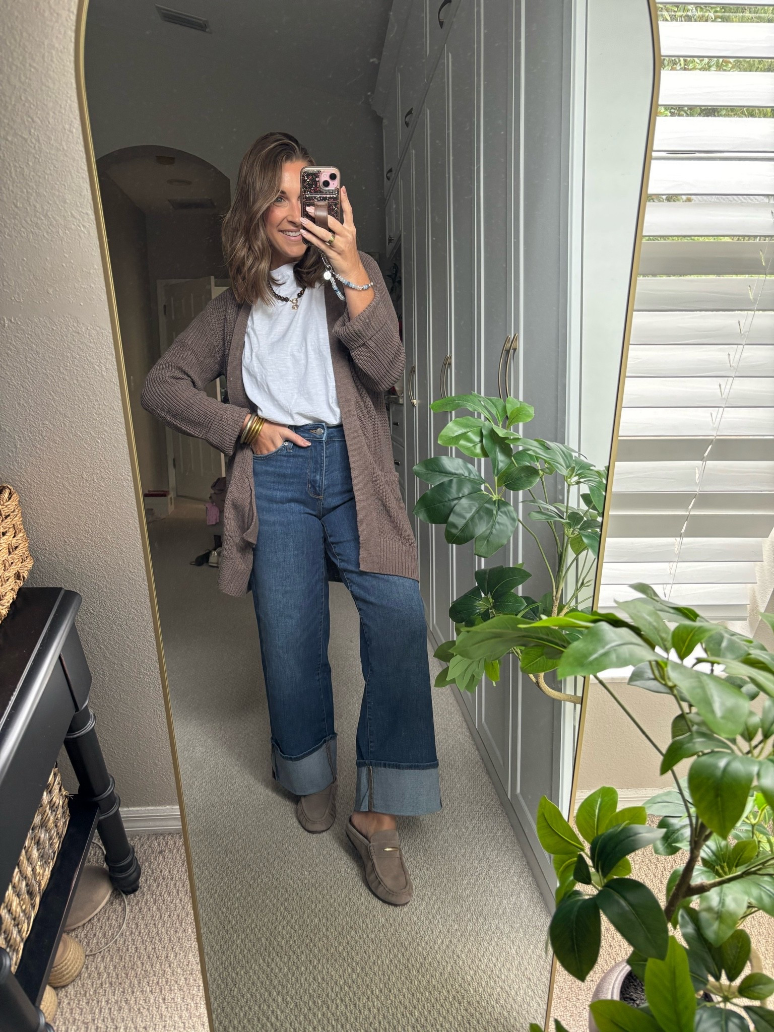 Casual fall outfit- love these cuff jeans & soft cardigan 🍁

TTS

#LTKootd #LTKSaleAlert #LTKmomlife