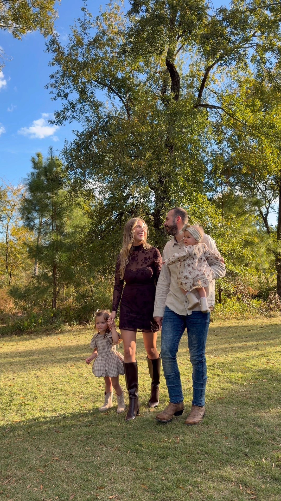 Fall family photos outfits!! 

#LTKmomlife #LTKHoliday