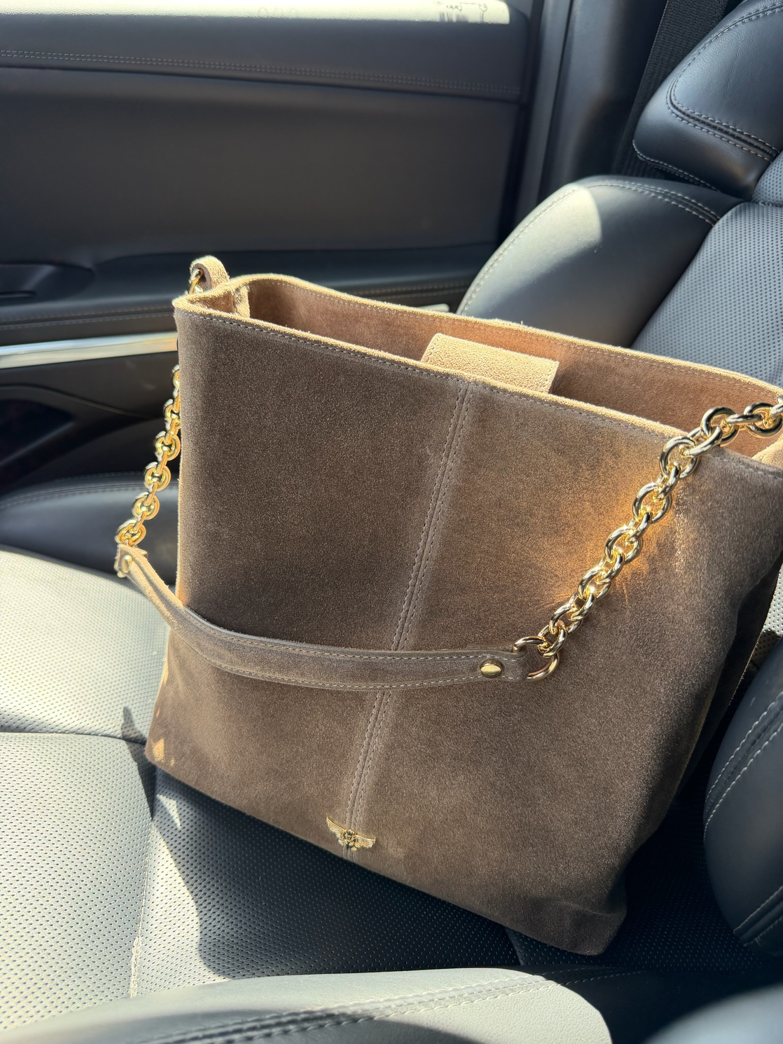 This purse has been my go to everyday bag recently! Chic, but still spacious 

everyday bag, suede purse, tote bag, fall accessories, fall outfits, britt horton 

 #LTKdayinmylife #LTKootd