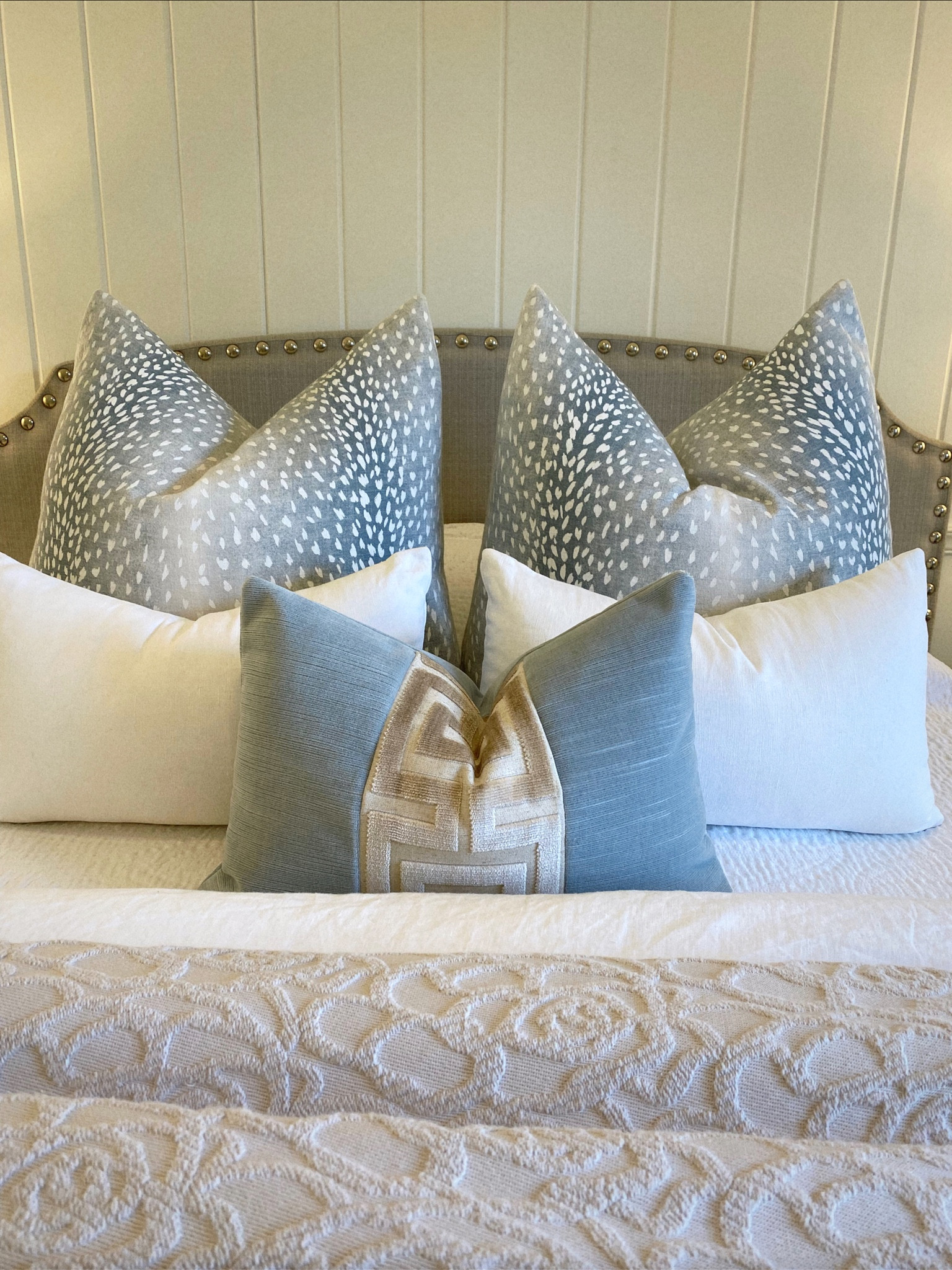 My guest bedroom bedding and pillows! 🤍

Throw pillows, bedding, guest bedroom, duvet, linen duvet, home decor, blue decor, blue and white decor, blue throw pillows

#LTKunder100 #LTKhome #LTKstyletip