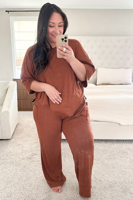 Comes in so many colors and SO comfy 😍

I got a size XLarge and I’m 5’4

Curvy girls
Maternity friendly 
Summer outfit casual 
Mom outfit casual 
Vacation resort wear 
Plus size 
 