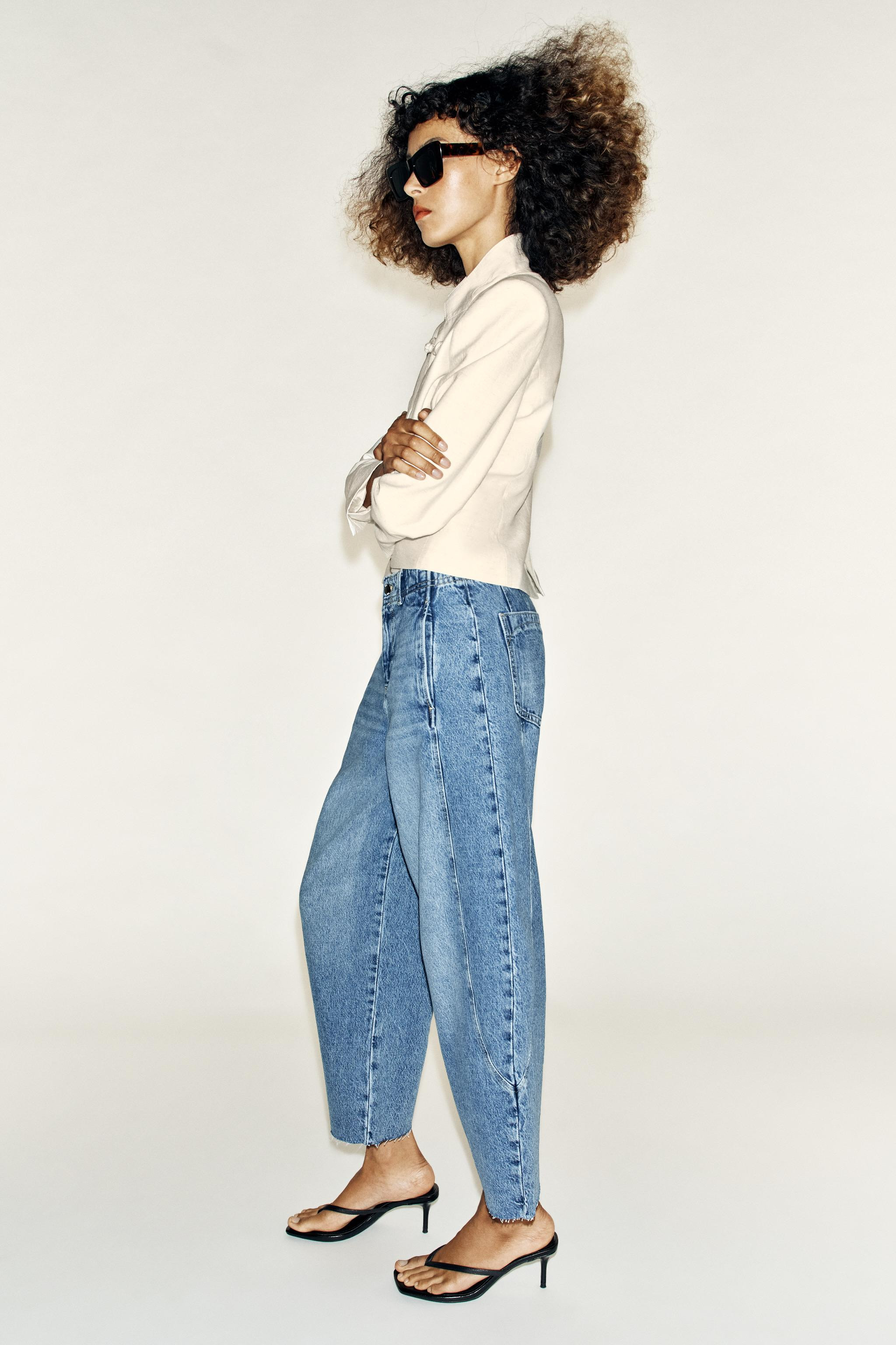 MID-RISE - BARRELMid-rise jeans with front pockets and patch back pockets. Loose-fit leg that tap... | Zara US