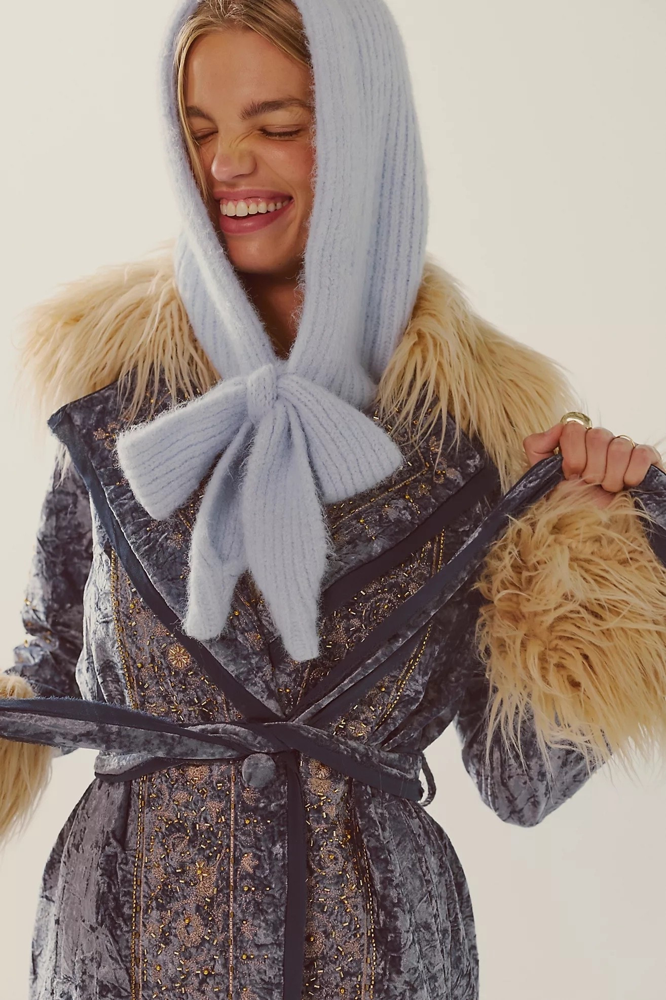 Button Balabonnet

Stay cute and cozy with this super chic bonnet, featured in a ribbed knit fabrication with defined button detailing and an adjustable self-tie closure.


Pyre Embellished Duster