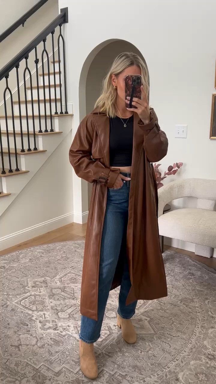 Still obsessed with this trench!!! 👏🏻 Such a great find!!

#LTKHoliday #LTKSeasonal #LTKfindsunder100