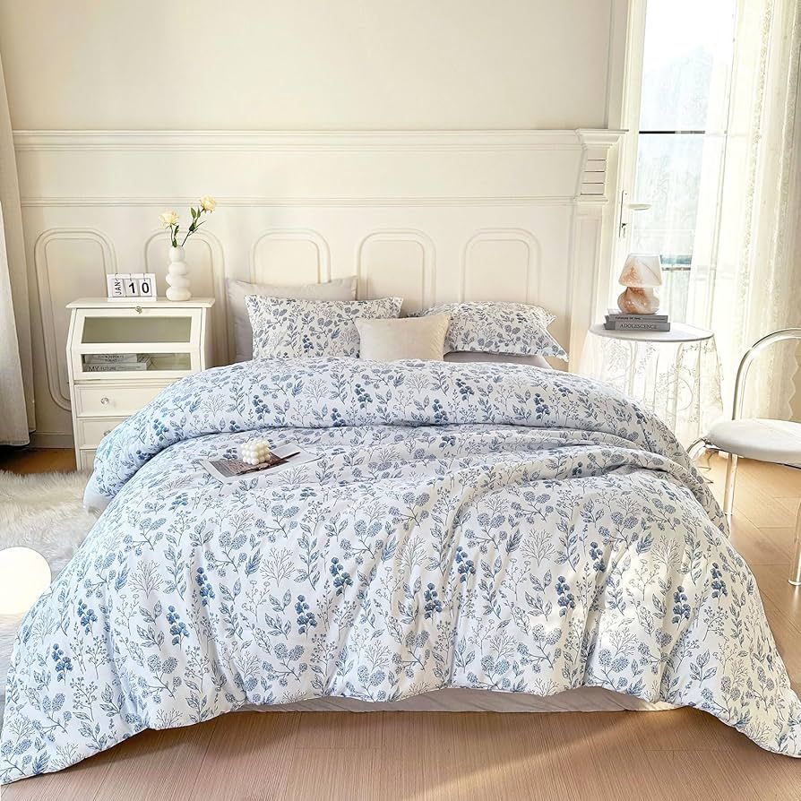 Amazon.com: EAVD Queen Comforter Set White and Blue Floral Bedding Set for Girls Soft Washed Micr... | Amazon (US)