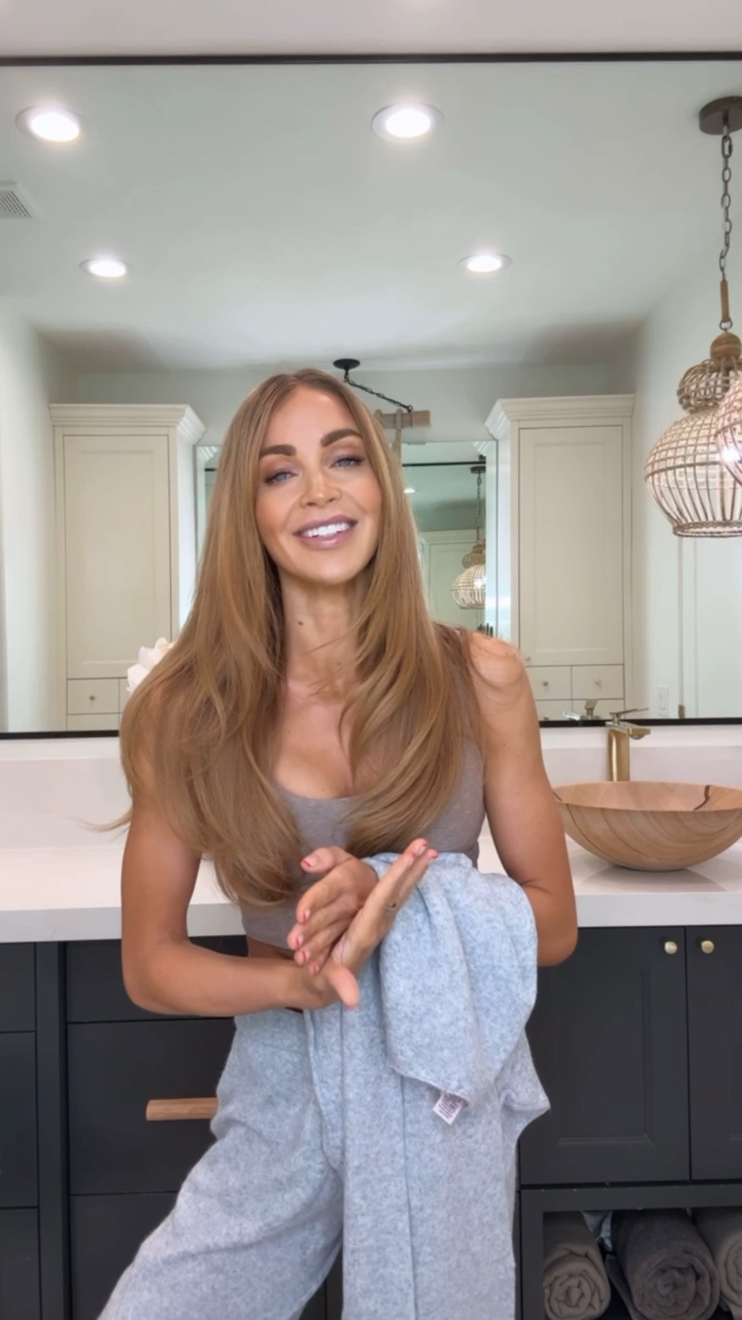 This post is for all my girlies! I have found the best bras for us 🙌🏻 Also this grey set is the softest thing ever! @victoriassecret #VSpartner