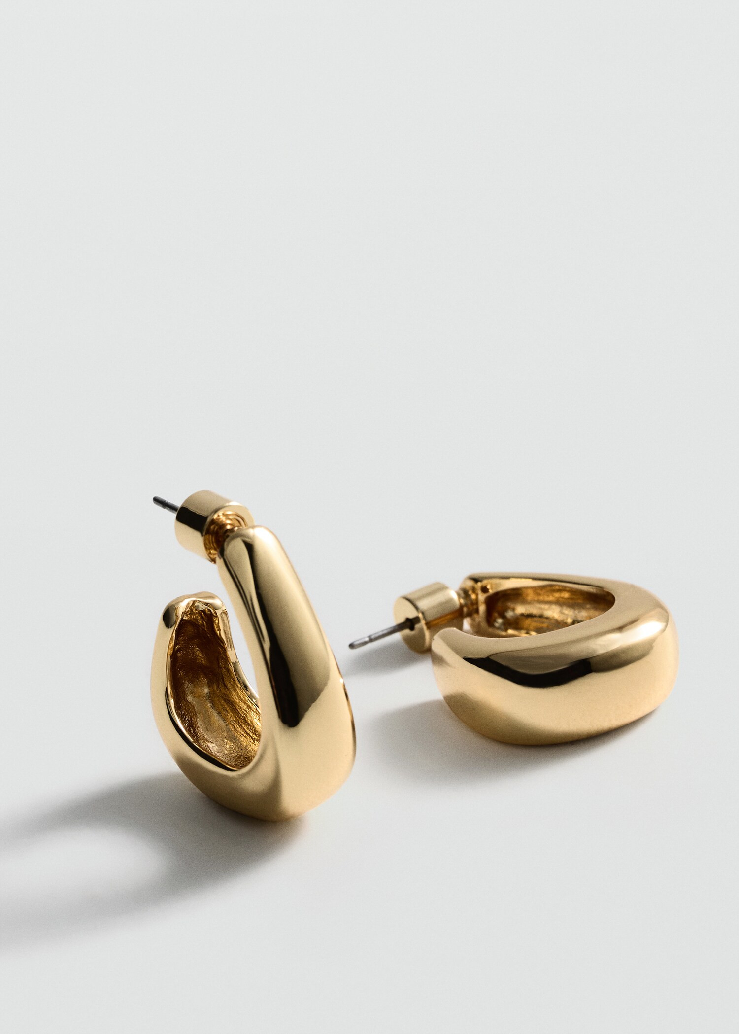 Oval hoop earrings - Woman | MANGO United Kingdom | MANGO (UK)