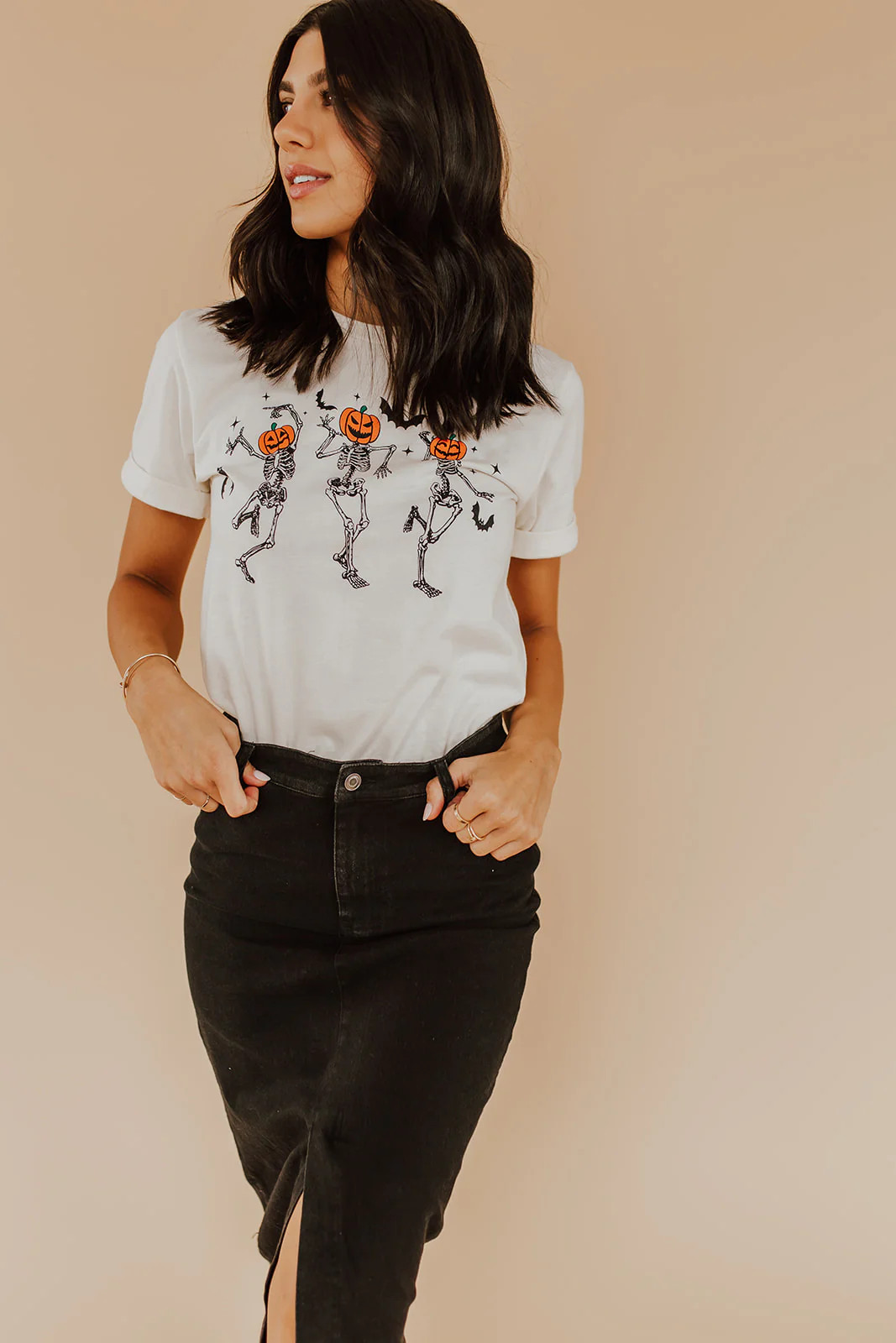 THE DANCING PUMPKIN SKELETON TEE IN CREAM | Pink Desert