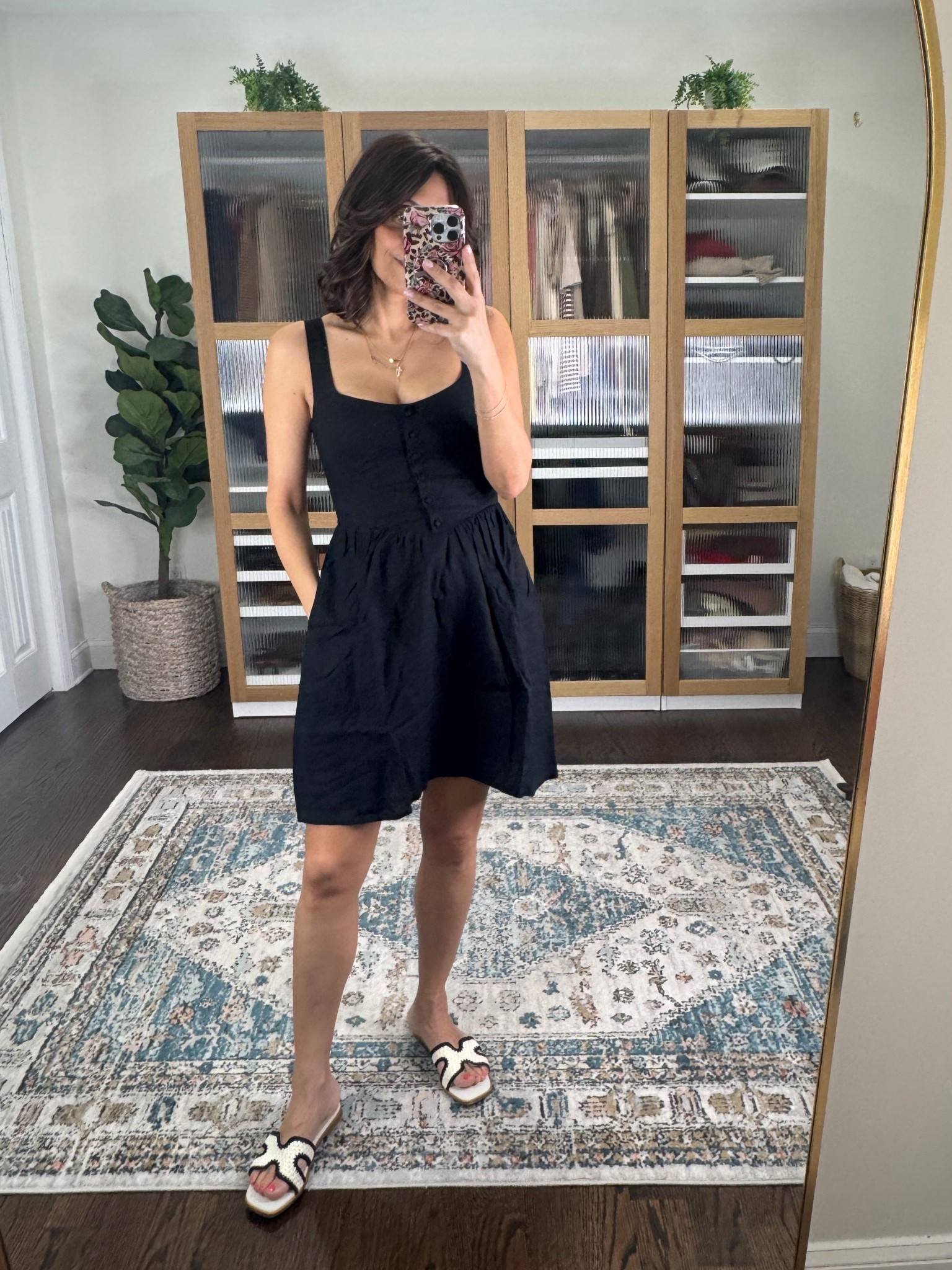 Gap linen dress corset fit
Size xs 


#LTKootd #LTKOver40 #LTKTravel