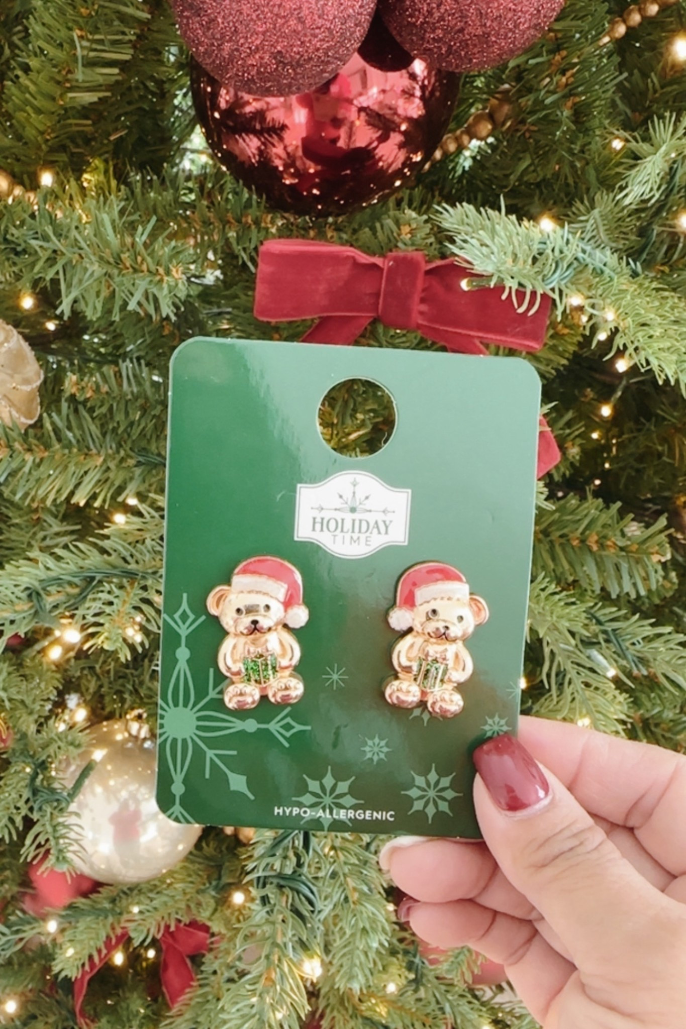 The cutest holiday teddy bear earrings 🧸❤️🎁

#LTKSeasonal #LTKHoliday #LTKGiftGuide