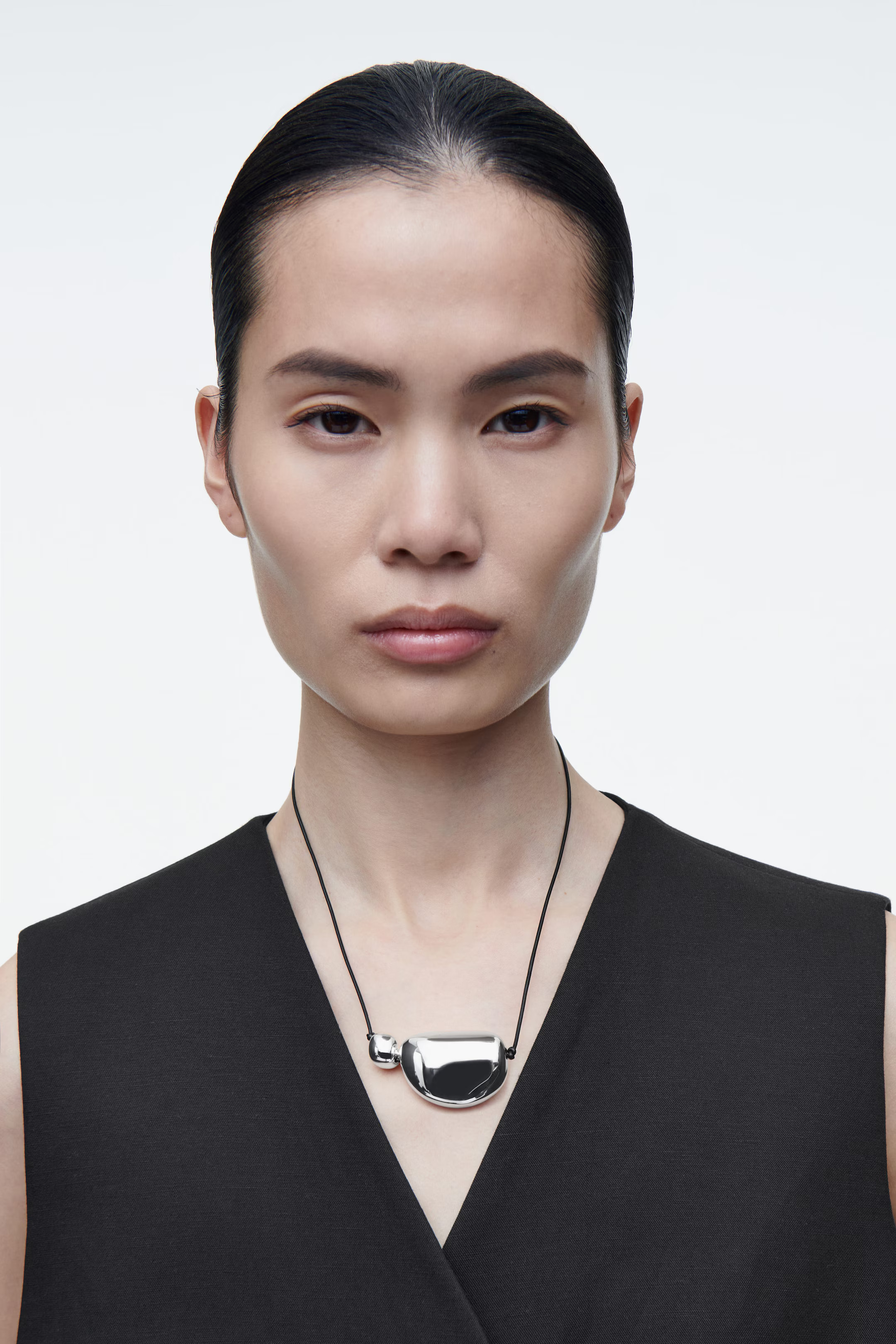 LEATHER CORD PEBBLE PENDANT NECKLACE - SILVER | COS UK