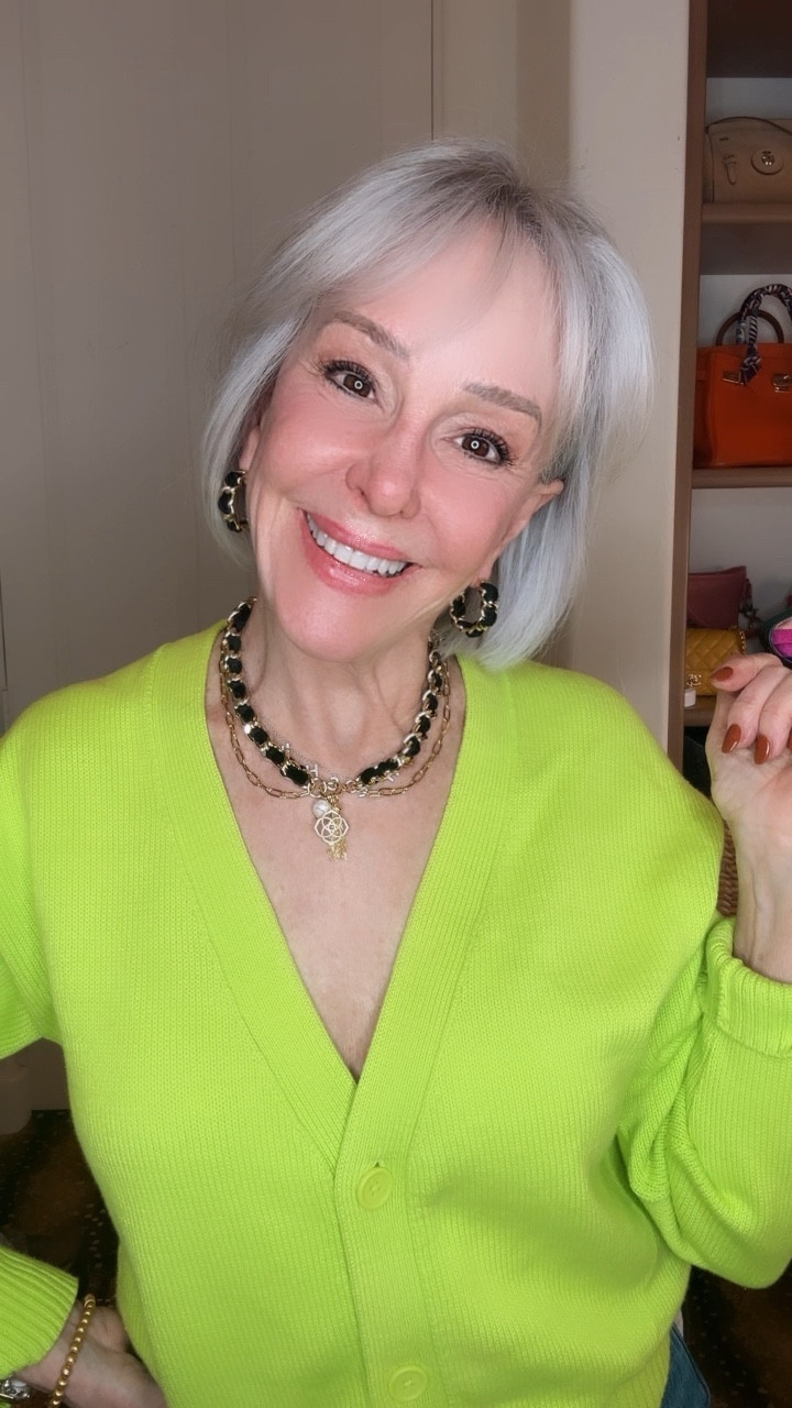 @kendrascott Holiday Collections and new arrivals. The Everleigh Collection gold chain with velvet ribbon woven through it. Very Chanel- isque 
#necklace #luxuryfashionjewelry #kendrascott #holidaycollection #statementjewleyry  

#LTKstyletip #LTKHoliday #LTKover40