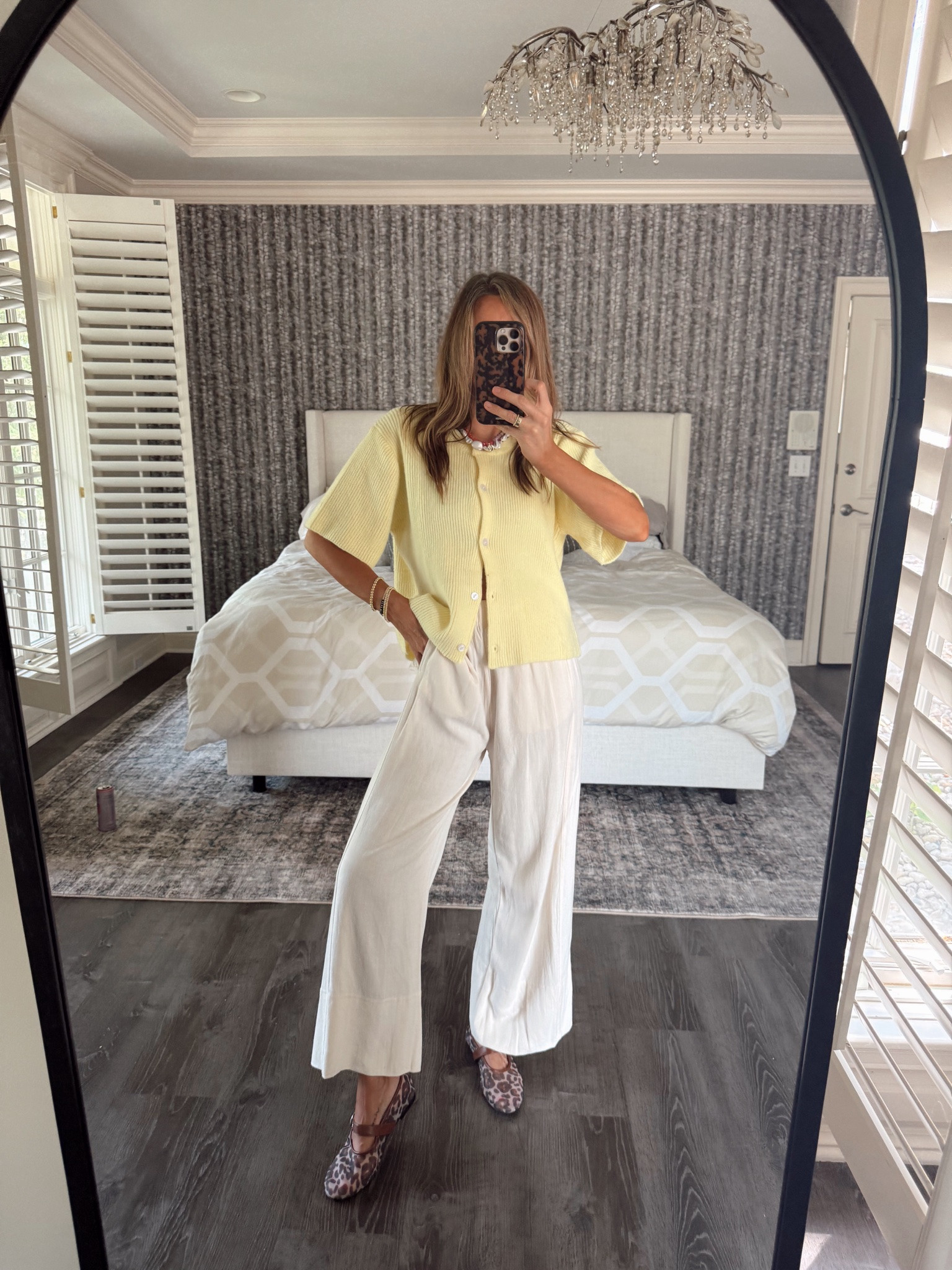 These pants are the perfect go-to transition into fall pant + paired with my fave trend short sleeve cardigans 🤩

#LTKdayinmylife #LTKootd #LTKgrwm