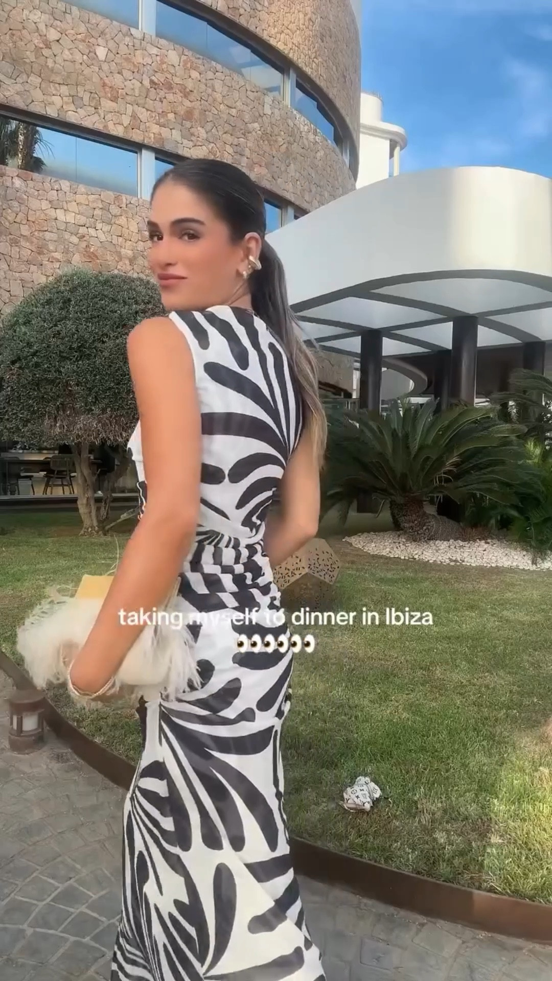 Part 6/30: dinner looks 🍝 Dining alone takes being comfortable with your own company to a whole new level. Sharing similar options to my look! 

#LTKStyleTip