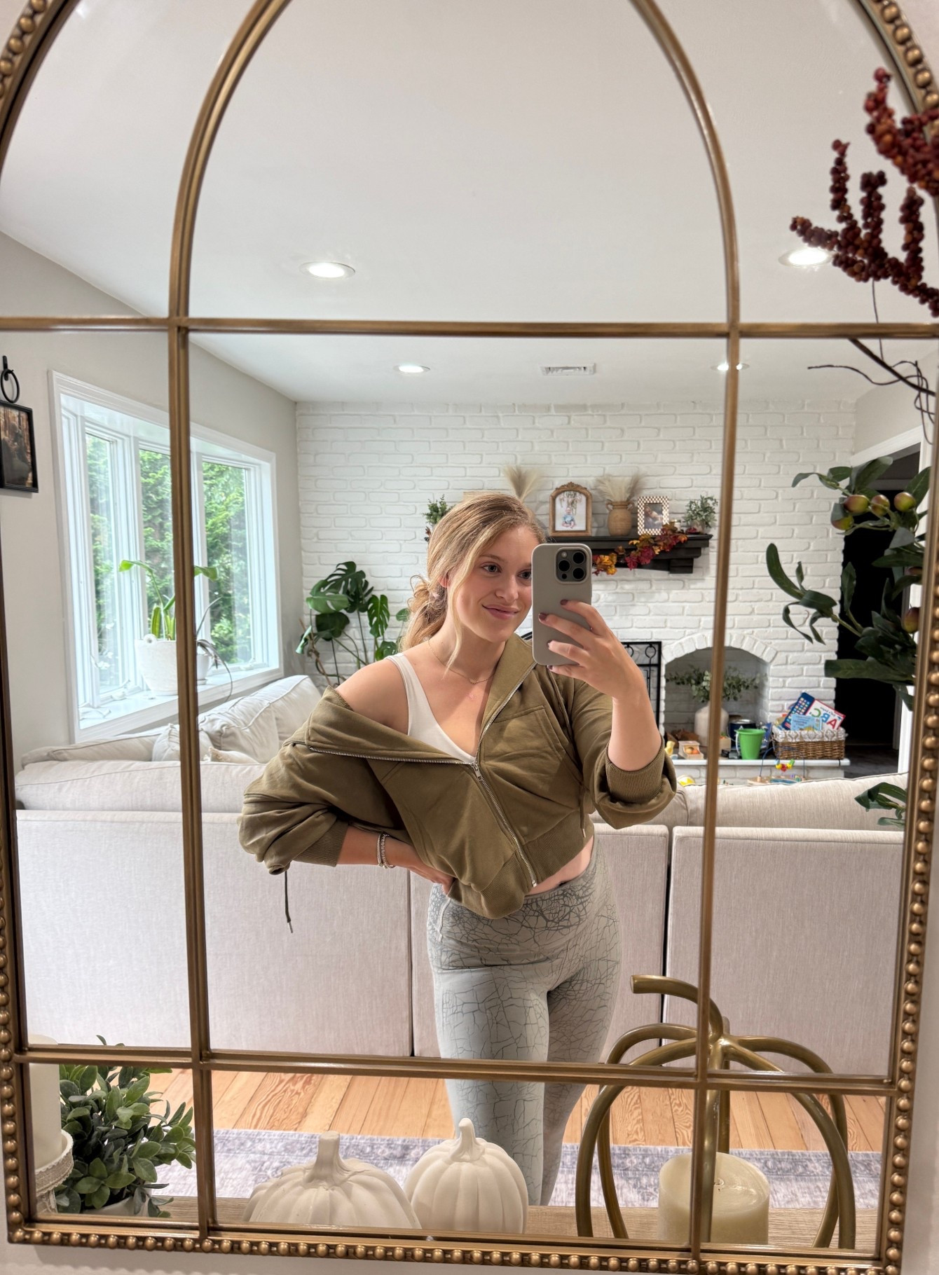 All decorated for fall in my new home and just slightly obsessed with this new mirror! Linking it and some other fun decor pieces below 👇 

#LTKFallSale #LTKFindsUnder100 #LTKSeasonal