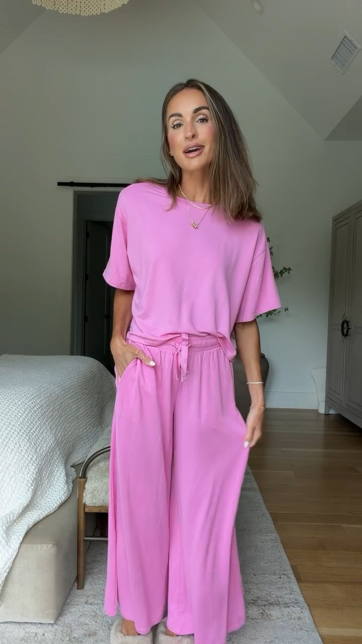 These drapey pajamas are 💯 SO soft and I love the fun pink color! 💕 on major sale right now!