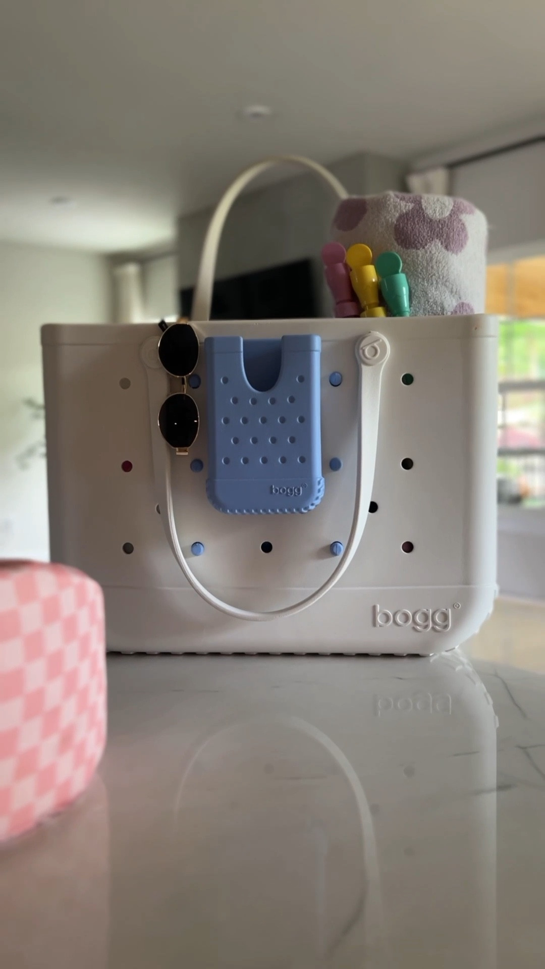 My Bogg Bag set up for the pool !! Love the dividers, food & drink tray topper, and accessories ☀️🌸👙💦