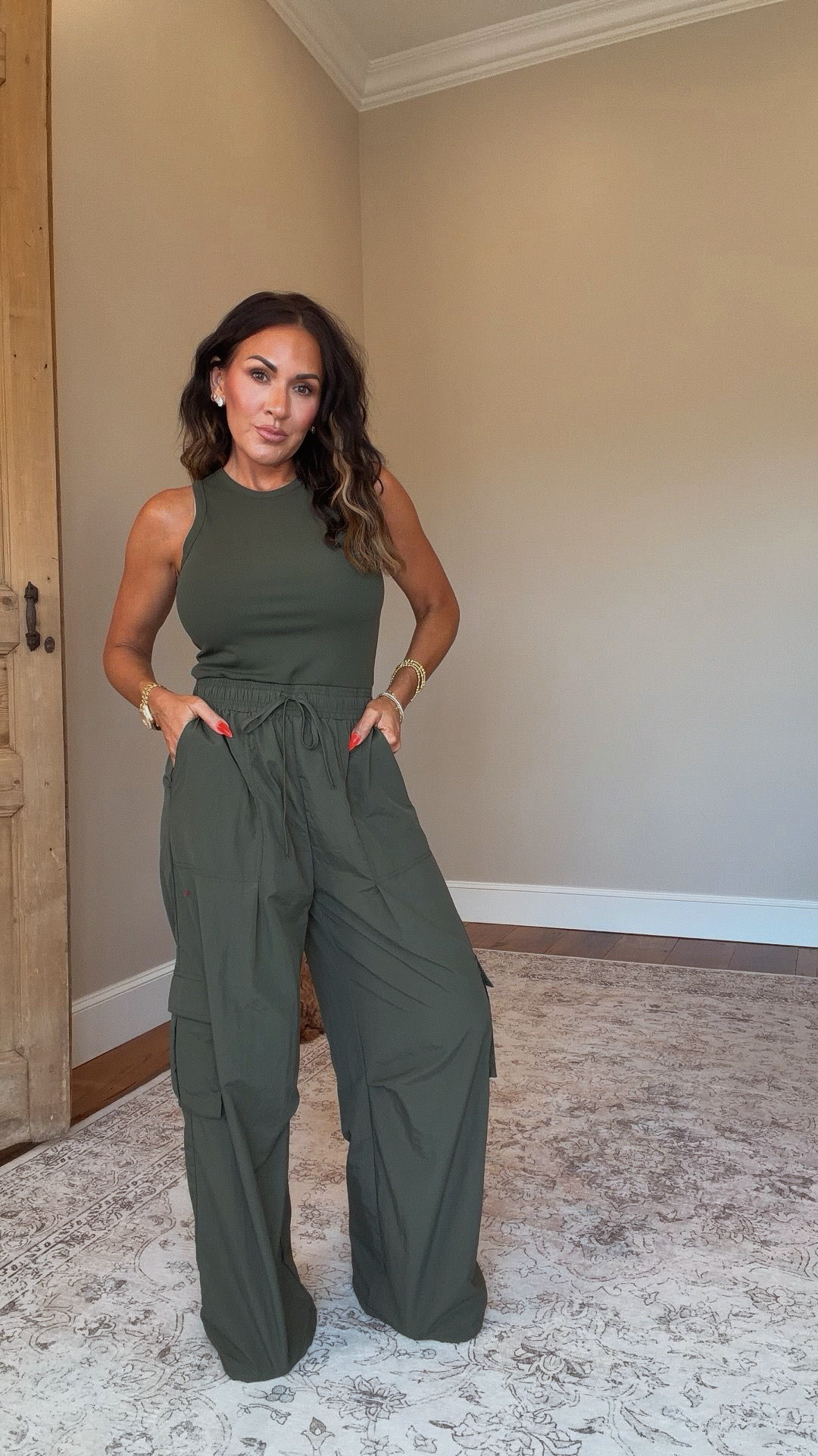 Babes… if you’re a neutral girl but want something a little different, this color is it.

The olive green is so good for summer and early fall, and the relaxed fit makes this set feel as comfortable as it looks.

I love that it gives you that effortless, put-together vibe without having to think too hard about the outfit. Just add a sandal, sneaker, or little slide and you’re done.

Comfortable, flattering, and petite-friendly? That’s a win in my book.

Wearing a size small.

5’2” • 130 lbs • 25” waist • 34DD

#PetiteFashion #Over40Style #AmazonFashion #OliveGreen #FashionOver40 #PetiteStyle #AmazonFinds #CasualStyle #EverydayOutfit #SummerStyle