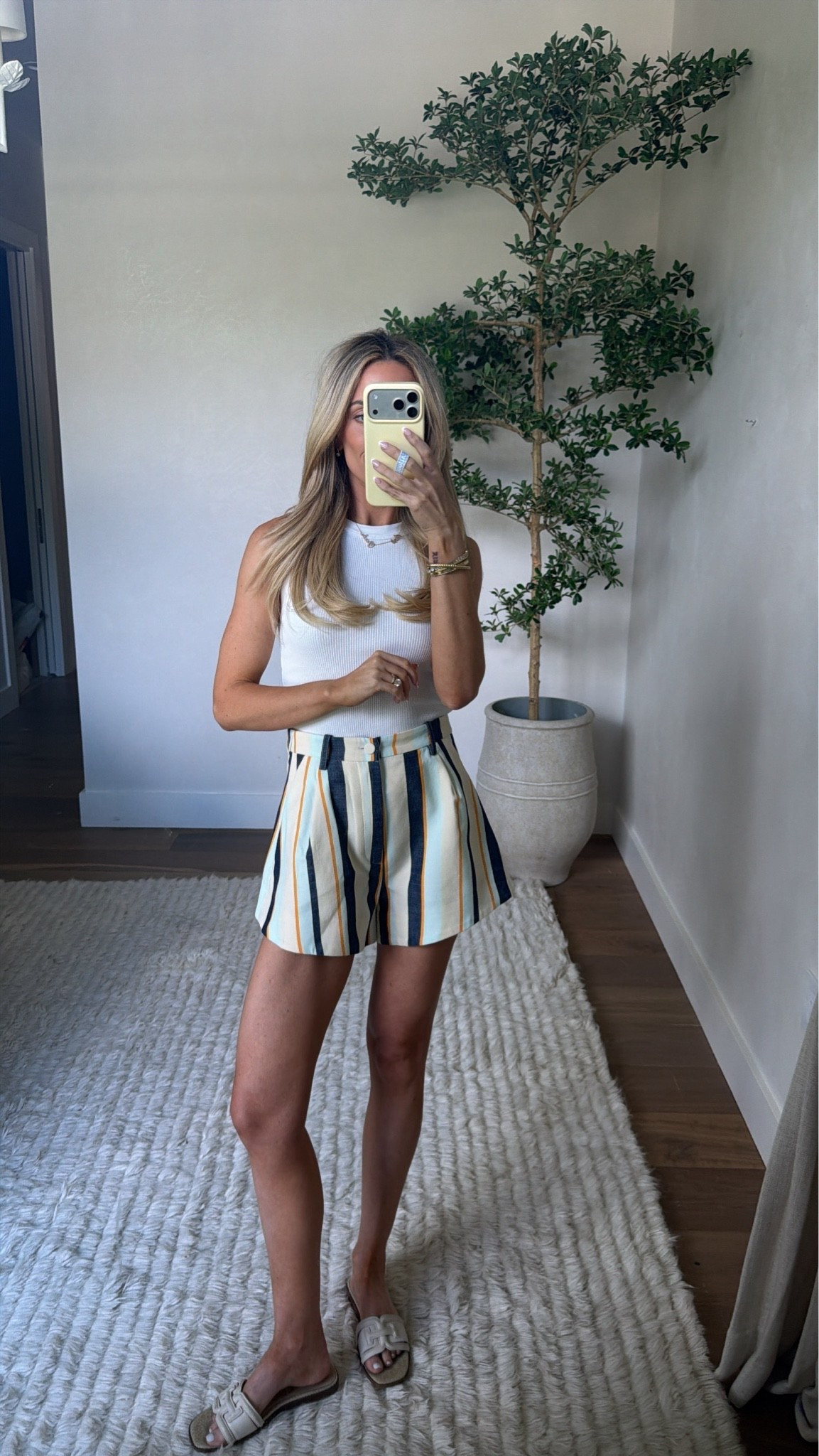 Wearing an xs in the shorts

#LTKgrwm #LTKootd