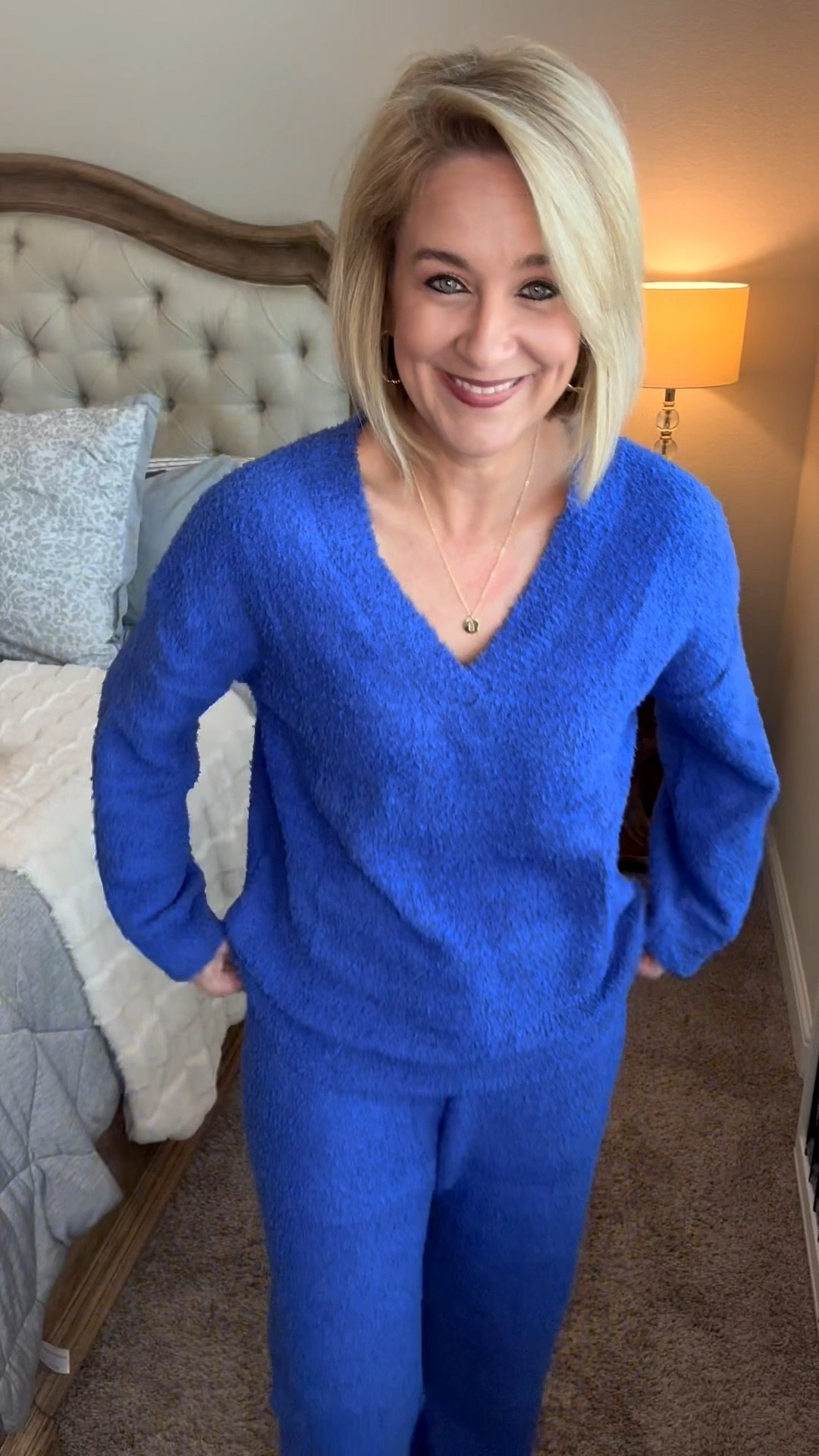 You will thank me for this one. The SOFTEST lounge set (let’s be honest I’ll wear this to Costco to grab groceries 😮‍💨) so lounging or “moming” this one checks all the boxes ✅