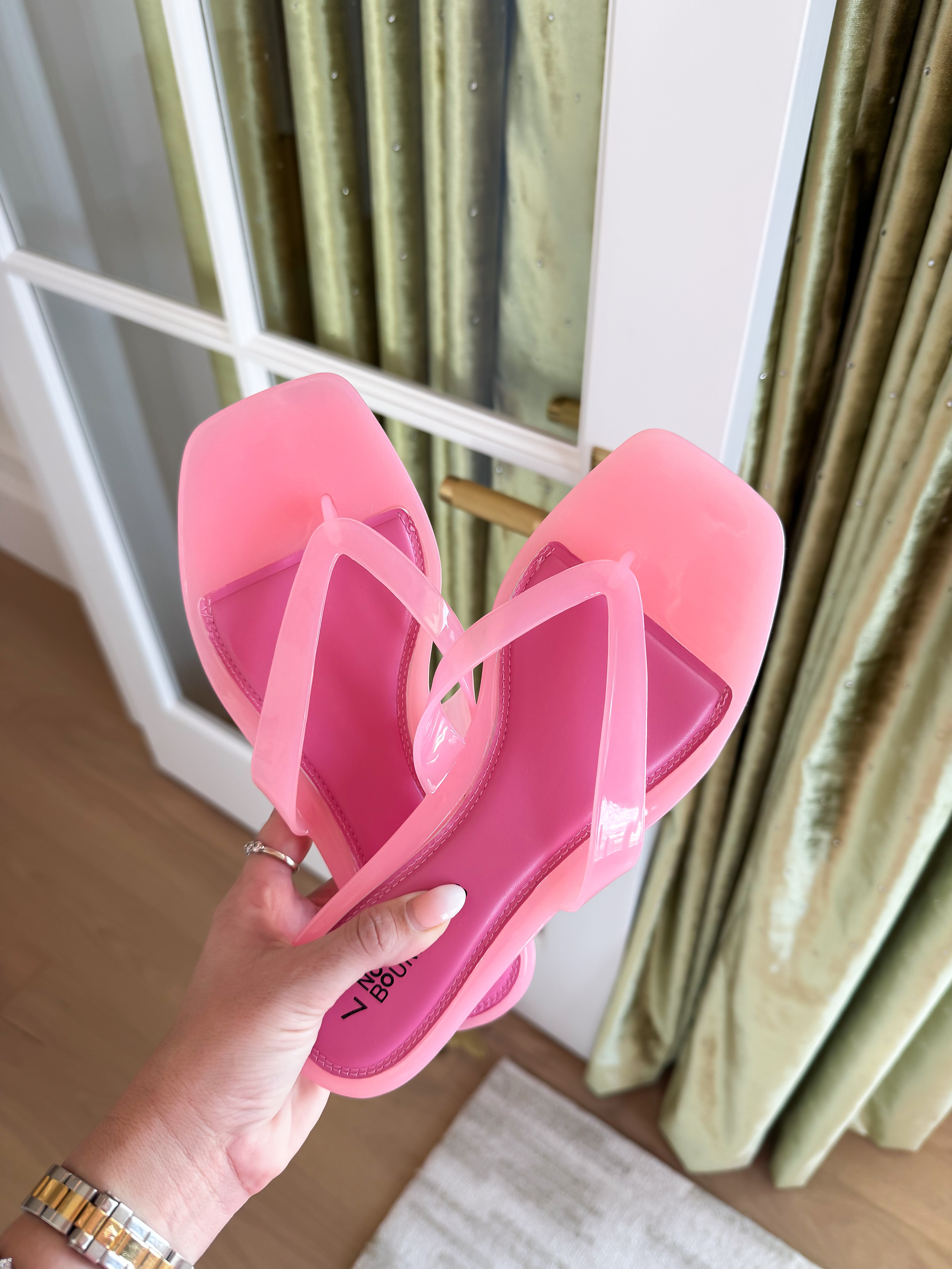 These shoes run TTS! I have in pink and blue! 

 

#LTKgrwm #LTKootd #LTKTravel