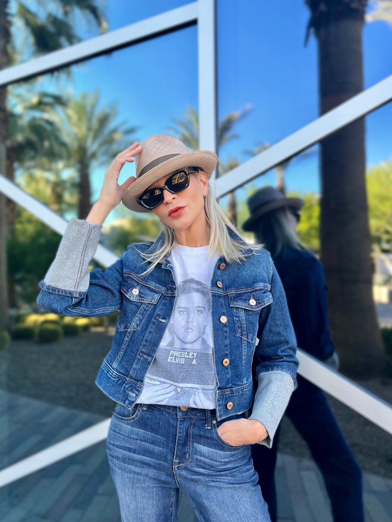 Long sleeved Sally. 😎 

Wearing the @gap pin-cuff crop ICON denim jacket and it is SERIOUSLY Coolio. (It’s also seriously on sale PLUS and extra 40% off sale price!)

Comment SHOP to nab it in your size before it’s gone. #gapstyle



#LTKSaleAlert #LTKOver40